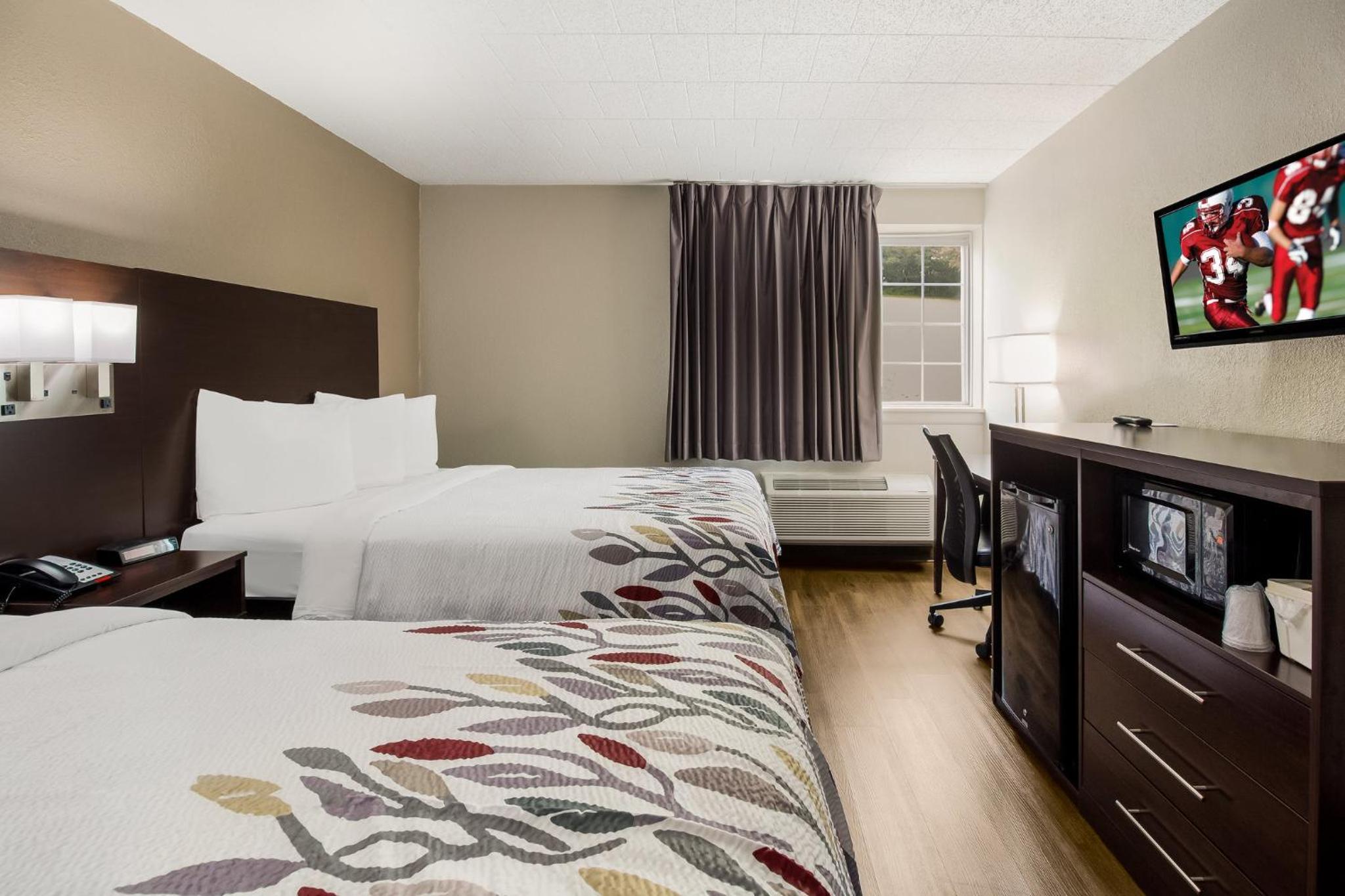 Deluxe Room with Two Queen Beds Non-Smoking - Photo 2