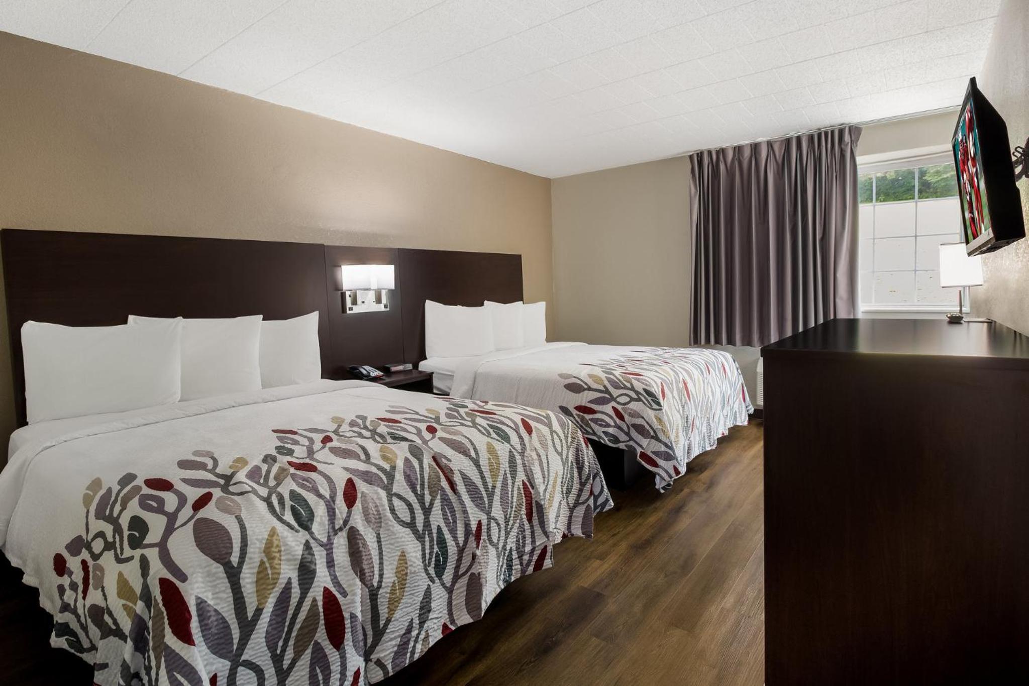 Deluxe Room with Two Queen Beds Non-Smoking - Photo 4