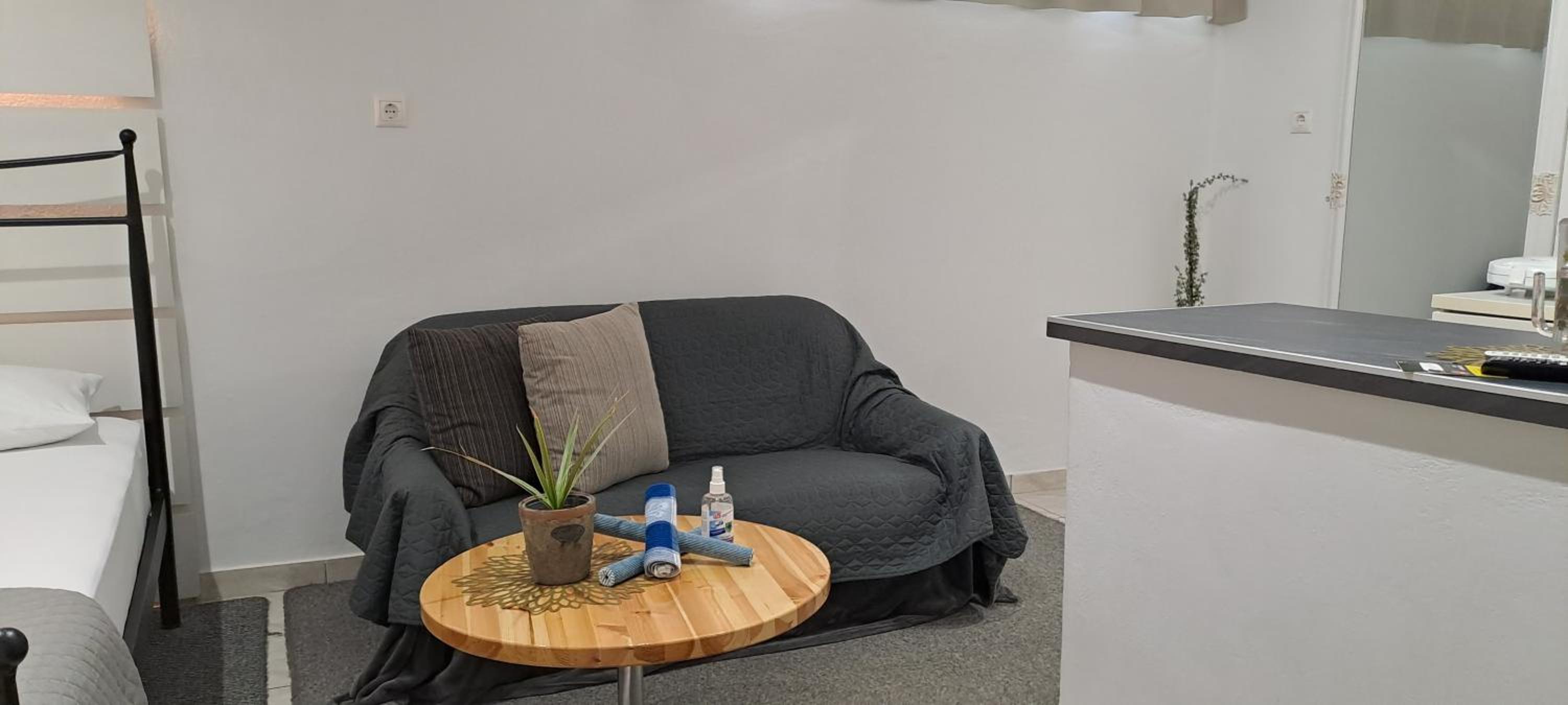 One-Bedroom Apartment - Photo 15