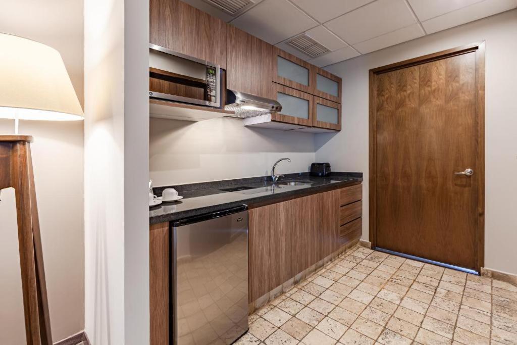 Superior Suite - Photo 17