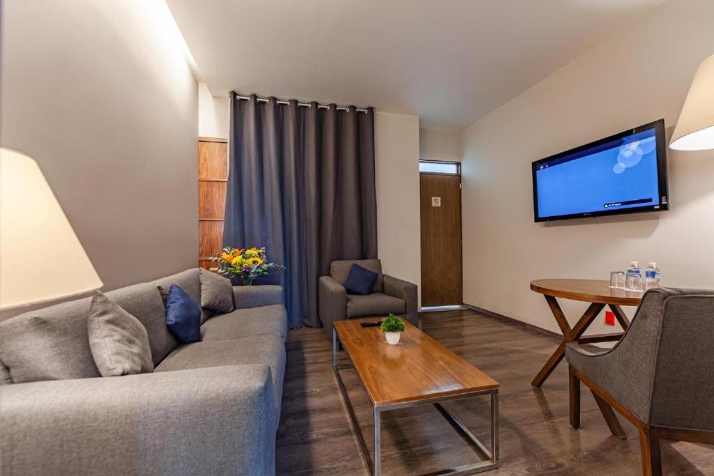 Superior Suite - Photo 9