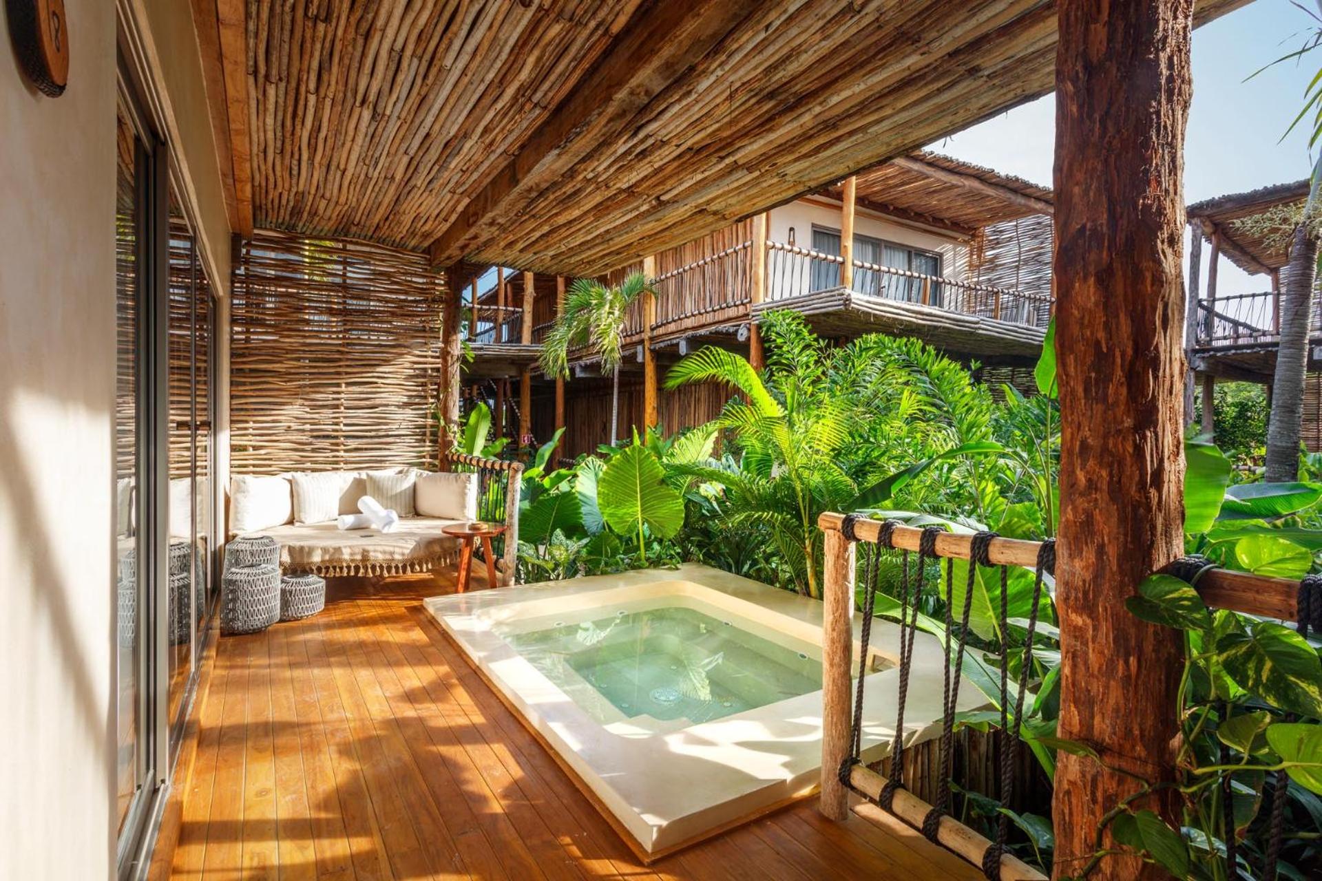 Junior Suite with Private Pool - Photo 12