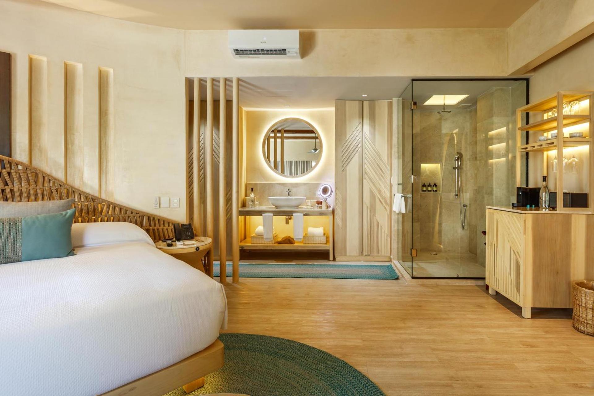 Junior Suite with Garden View - Photo 23