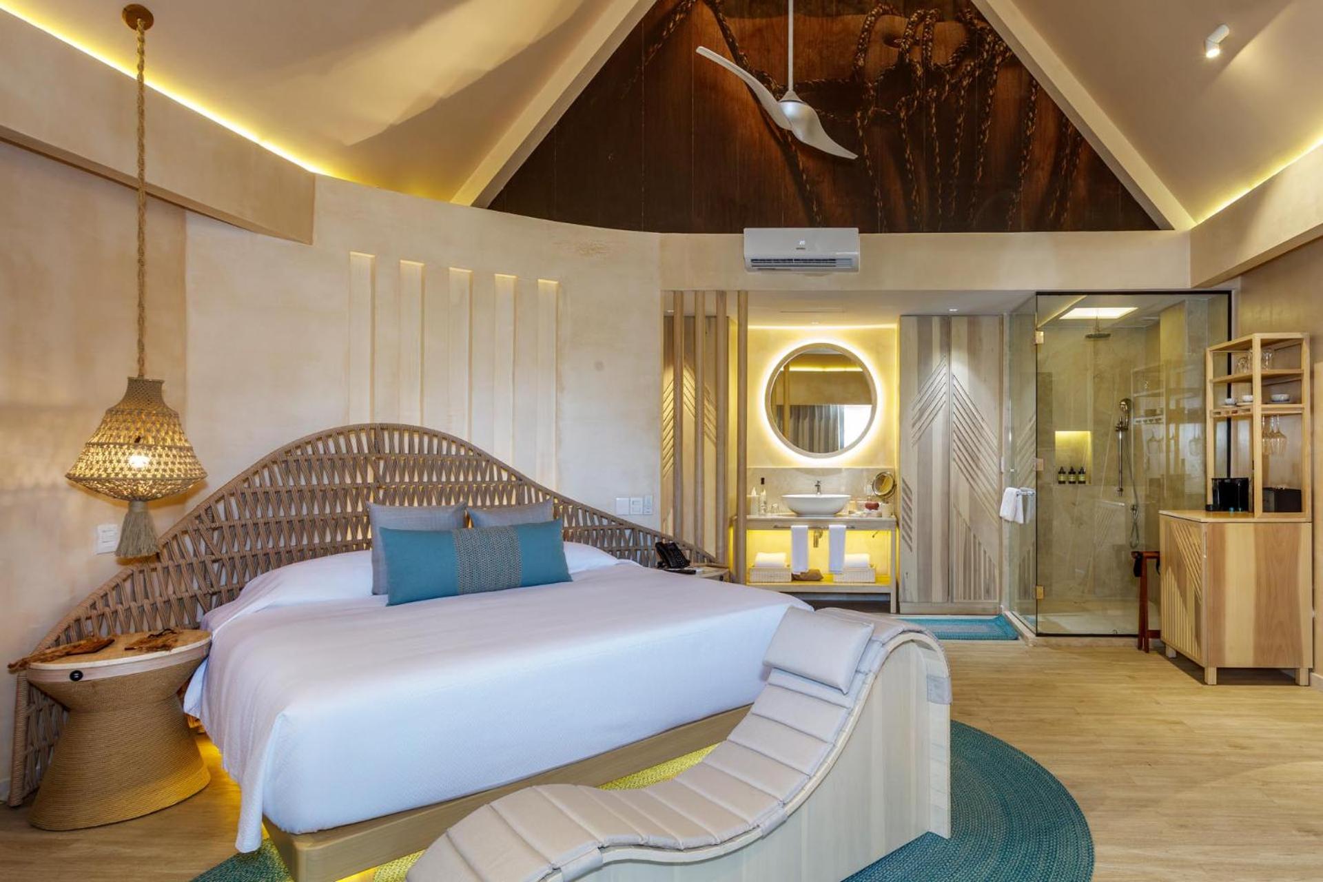 Junior Suite with Private Pool - Photo 10