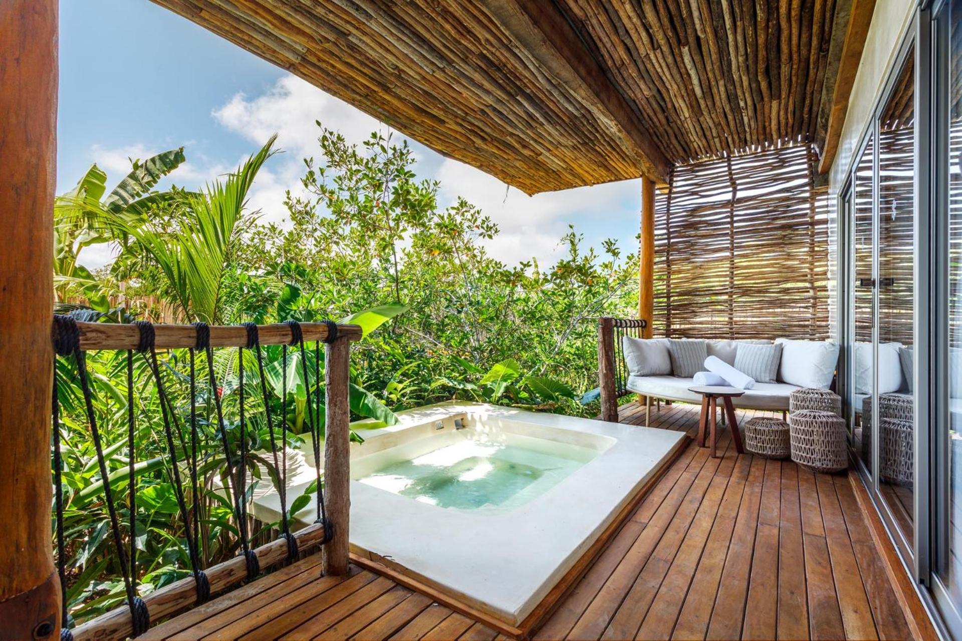 Junior Suite with Private Pool - Photo 18