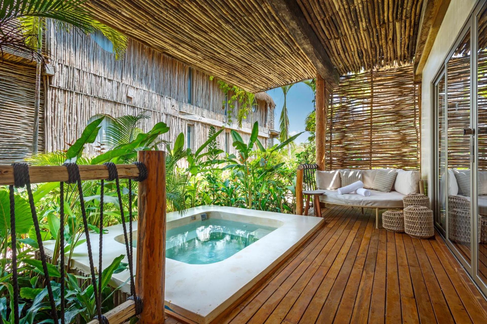 Junior Suite with Private Pool - Photo 3
