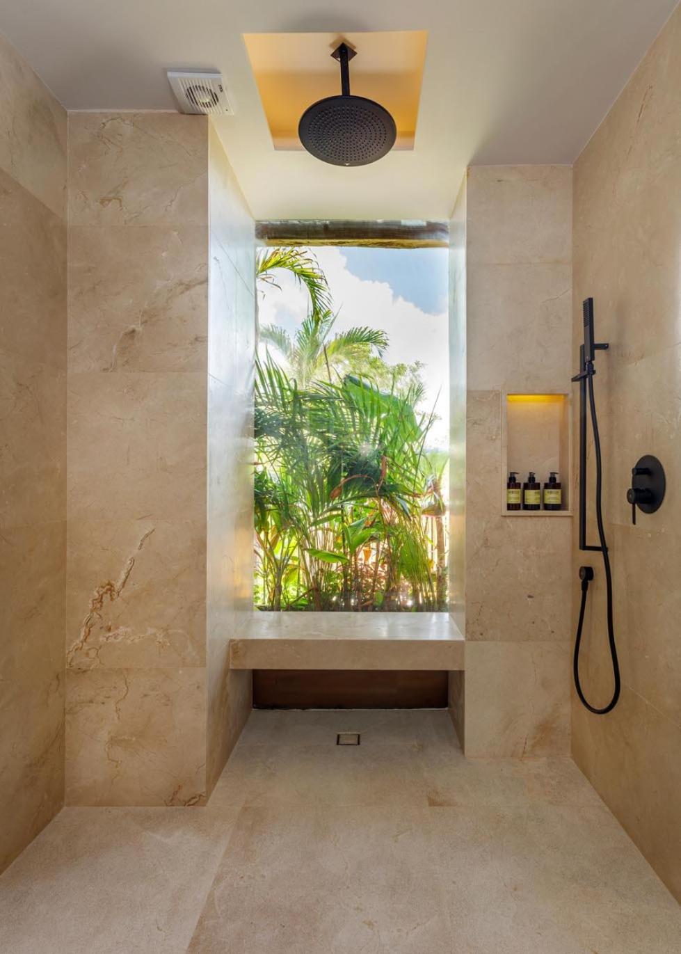 Deluxe Suite - Photo 17