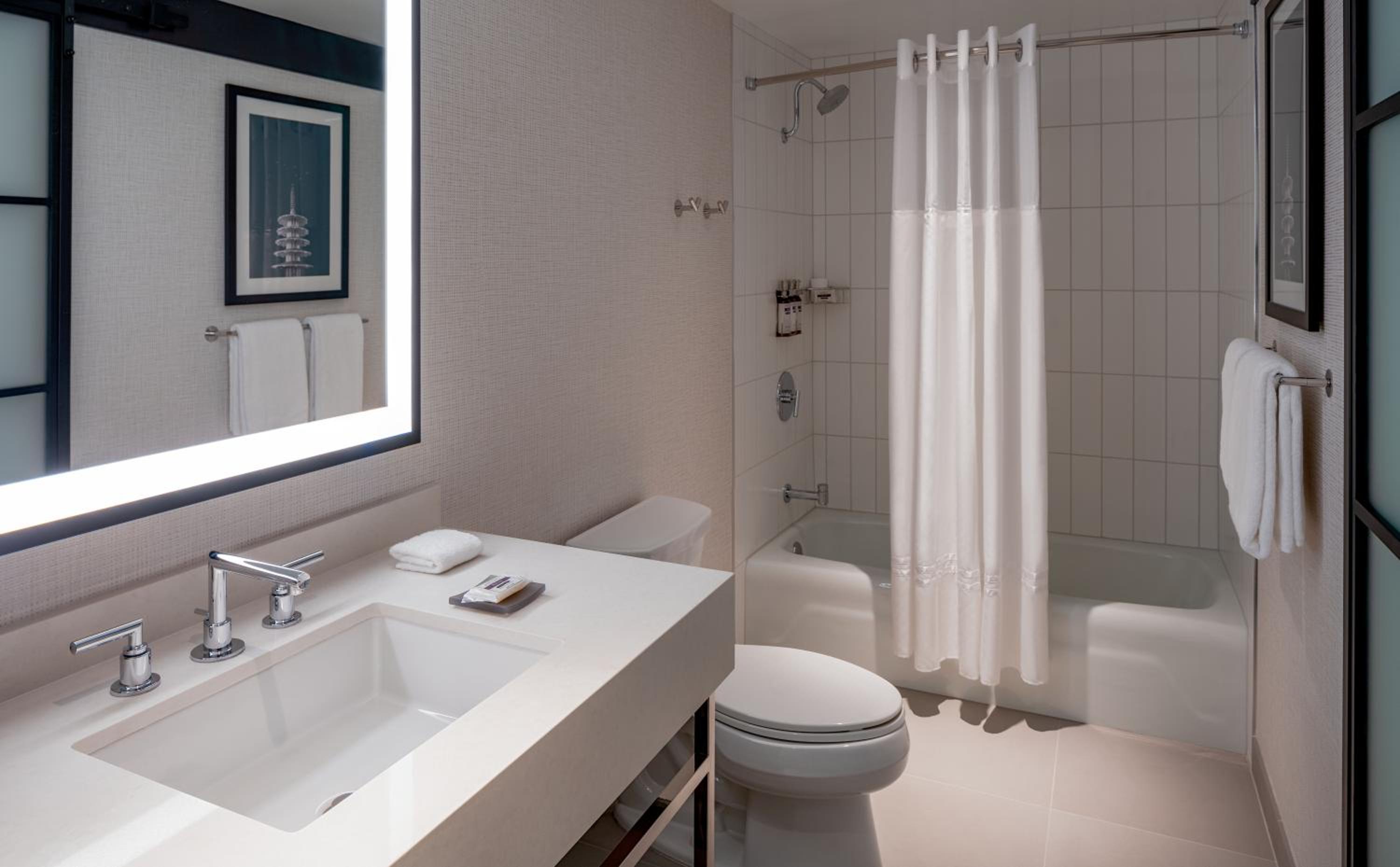 Queen Room with Two Queen Beds and Bay View  - Photo 4