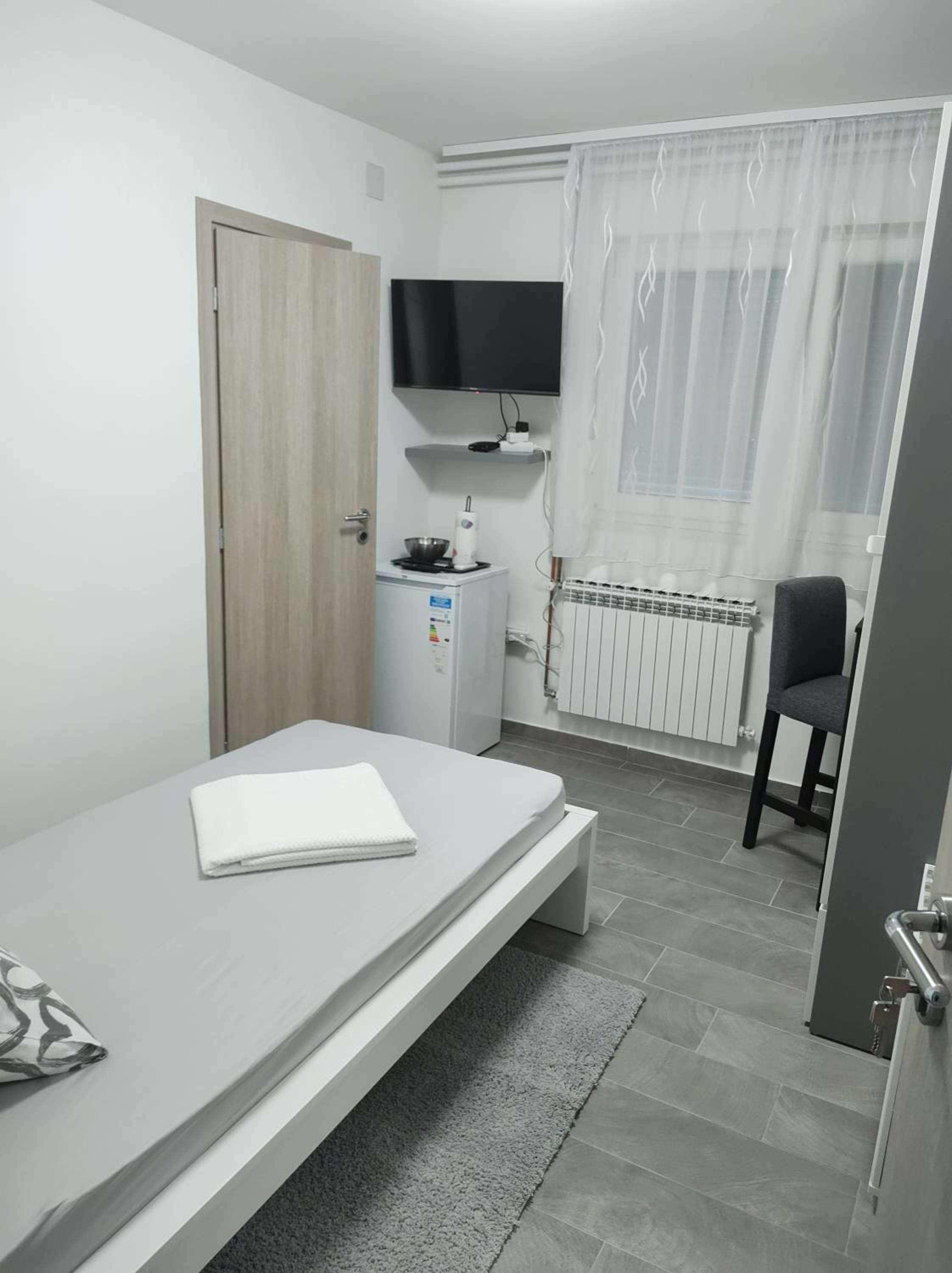 Single Room with Private Bathroom photo 3