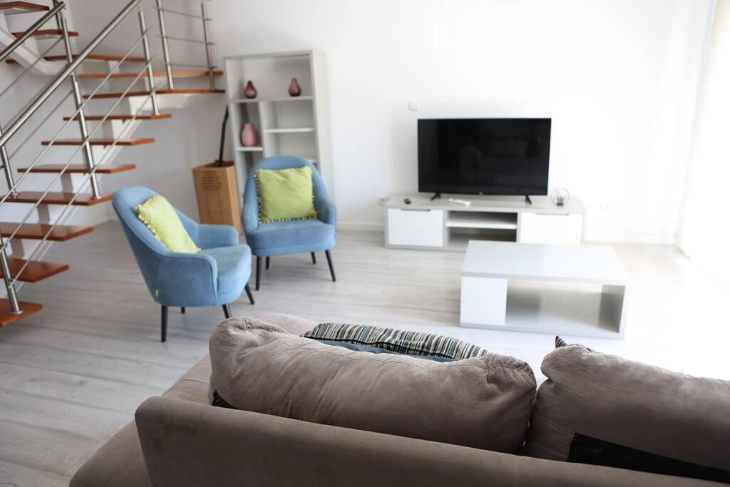 Three-Bedroom Apartment photo 2