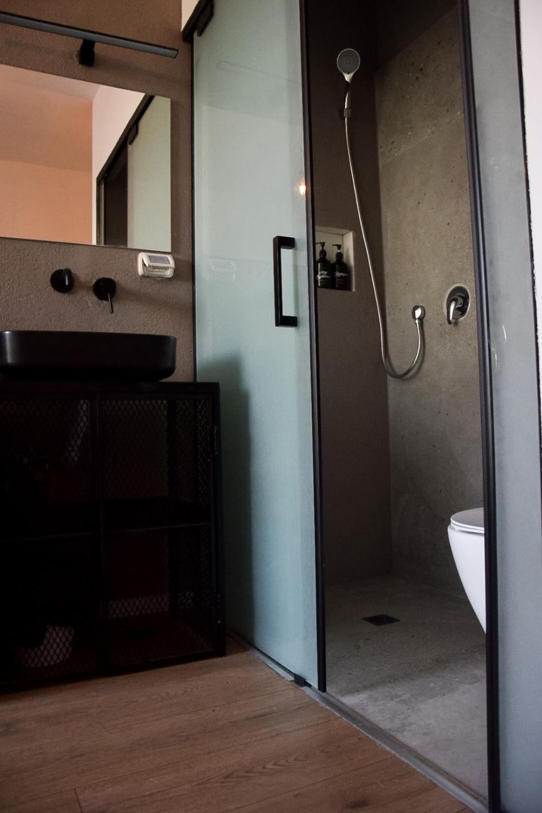 Suite with Balcony - Photo 2