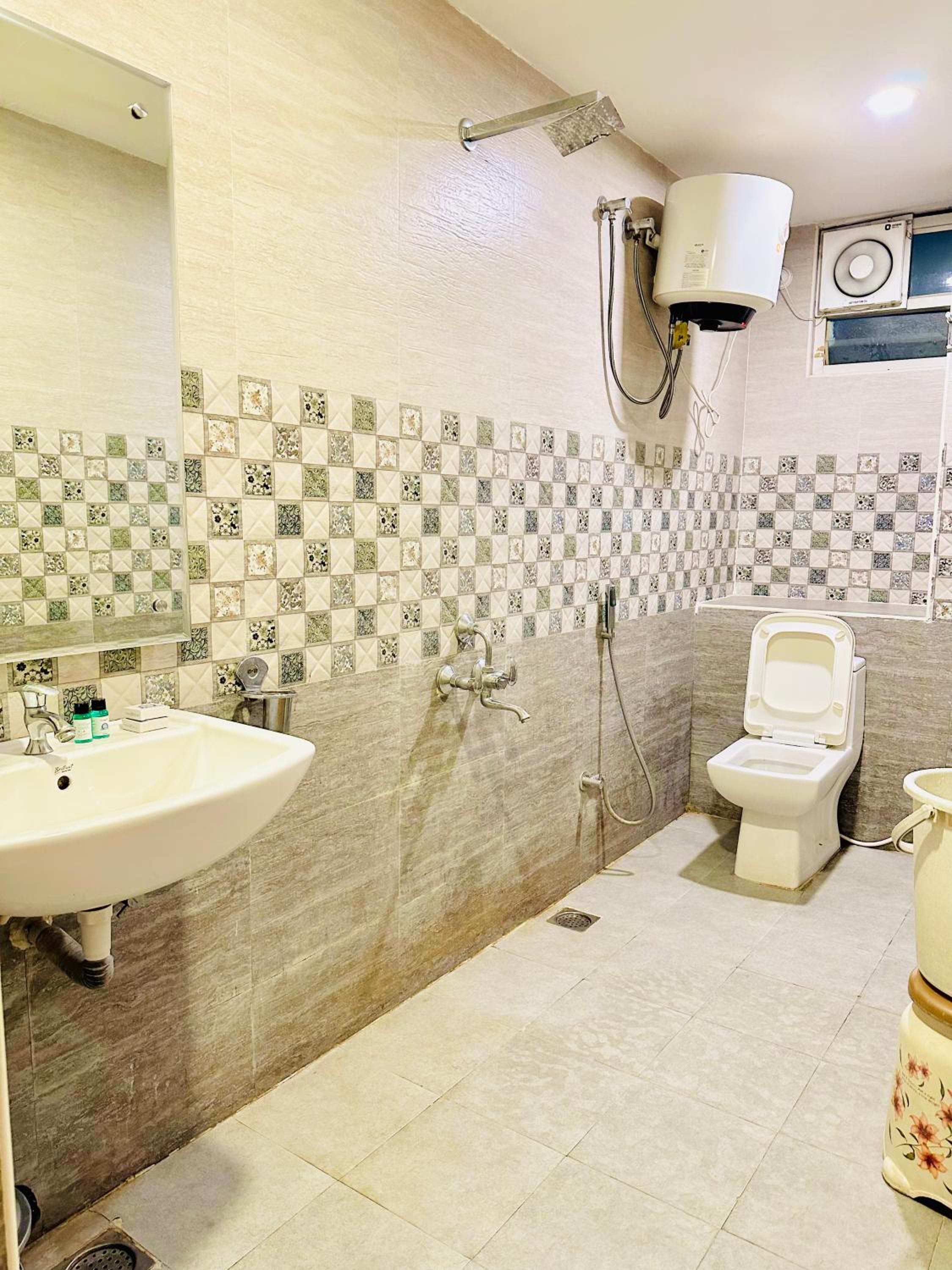Superior Double or Twin Room - Photo 9