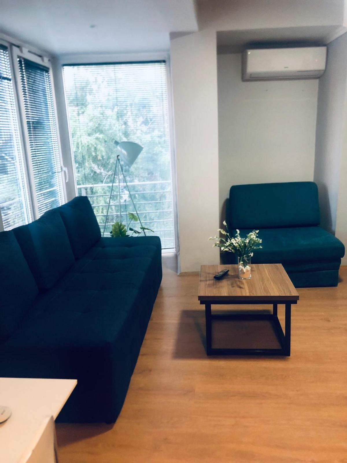 One-Bedroom Apartment photo 1