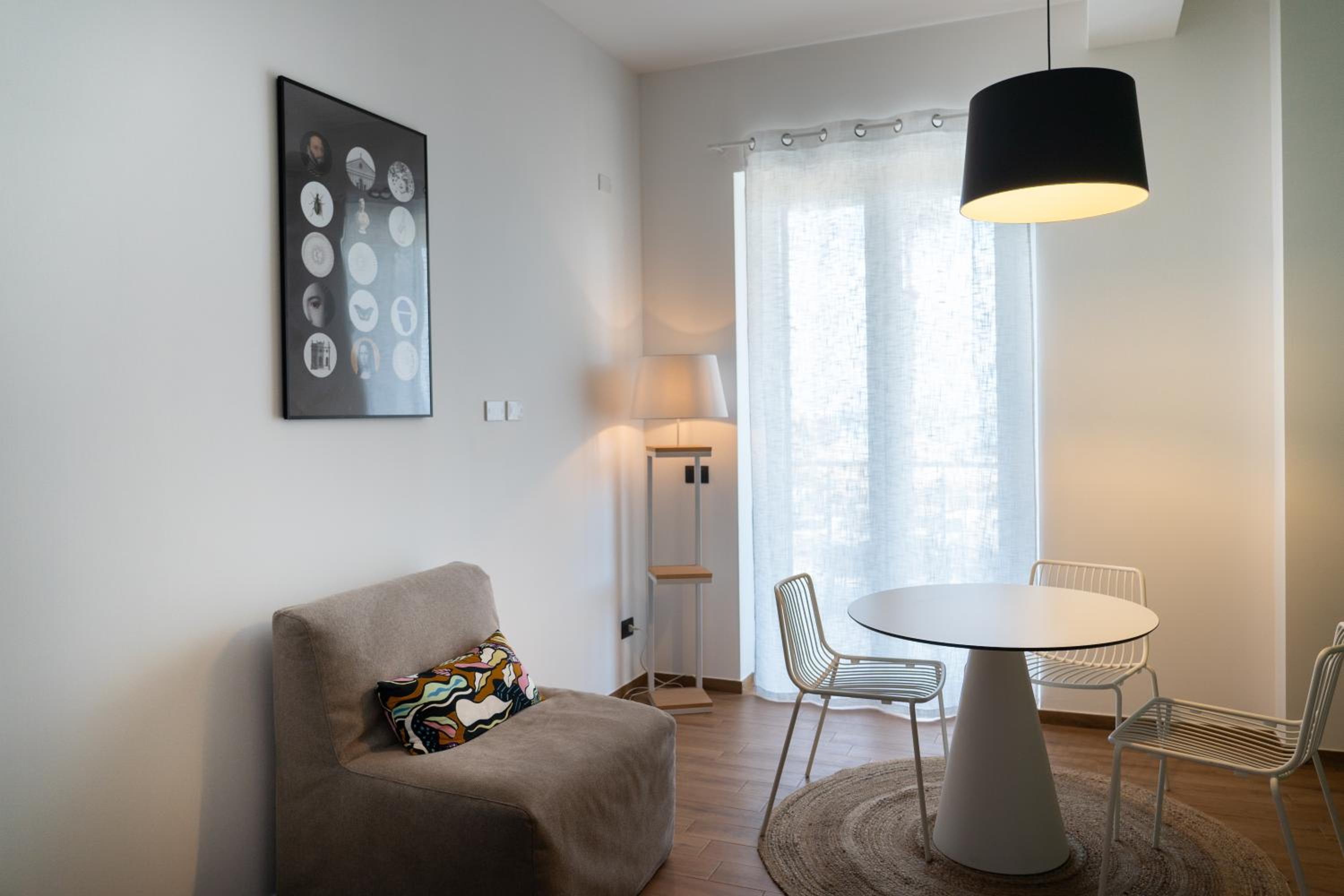 One-Bedroom Apartment photo 1