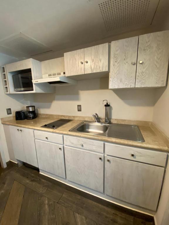 Standard Suite - Photo 6