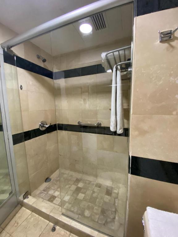 Standard Suite - Photo 15