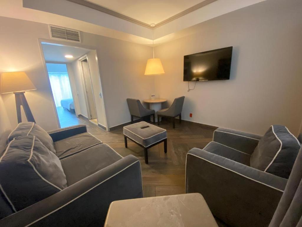 Standard Suite - Photo 2