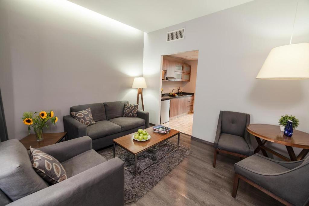 Standard Suite - Photo 11