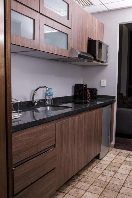 Standard Suite - Photo 12