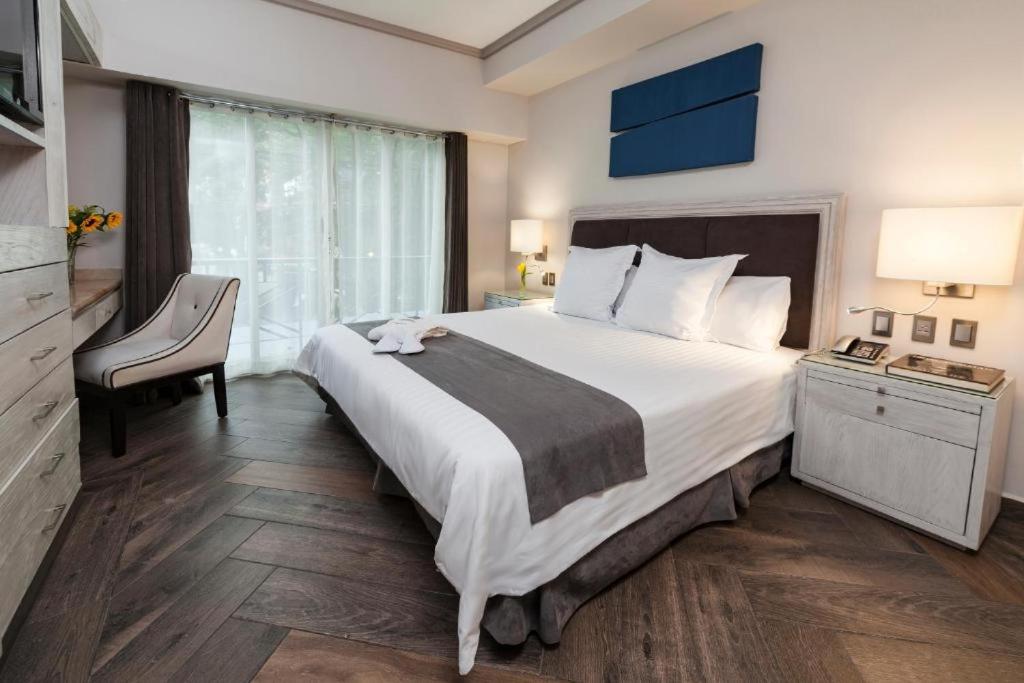 Standard Suite - Photo 1