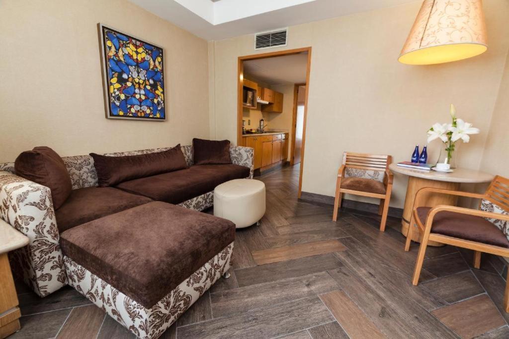 Standard Suite - Photo 8