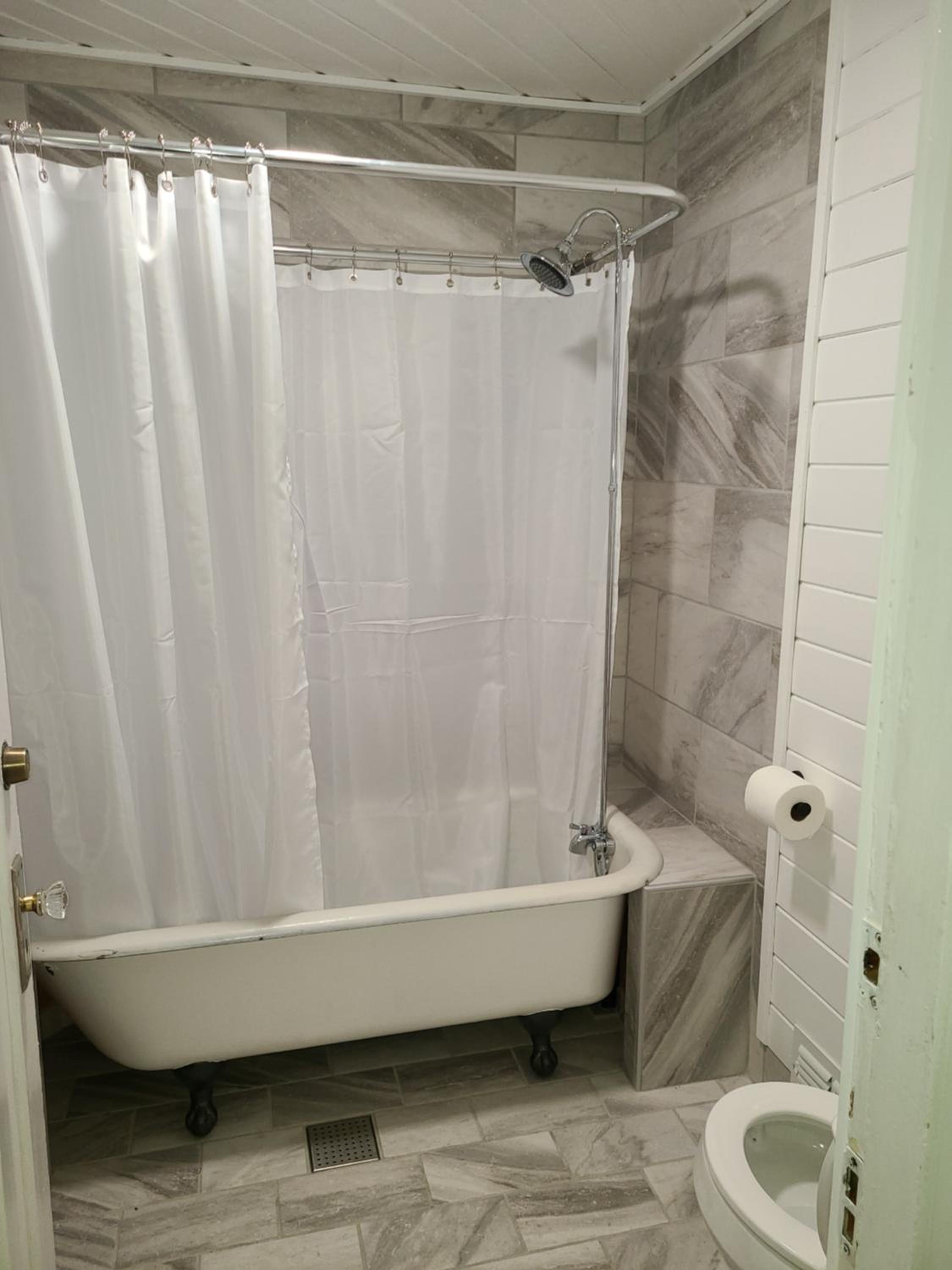 Quadruple Room with Shared Bathroom photo 2