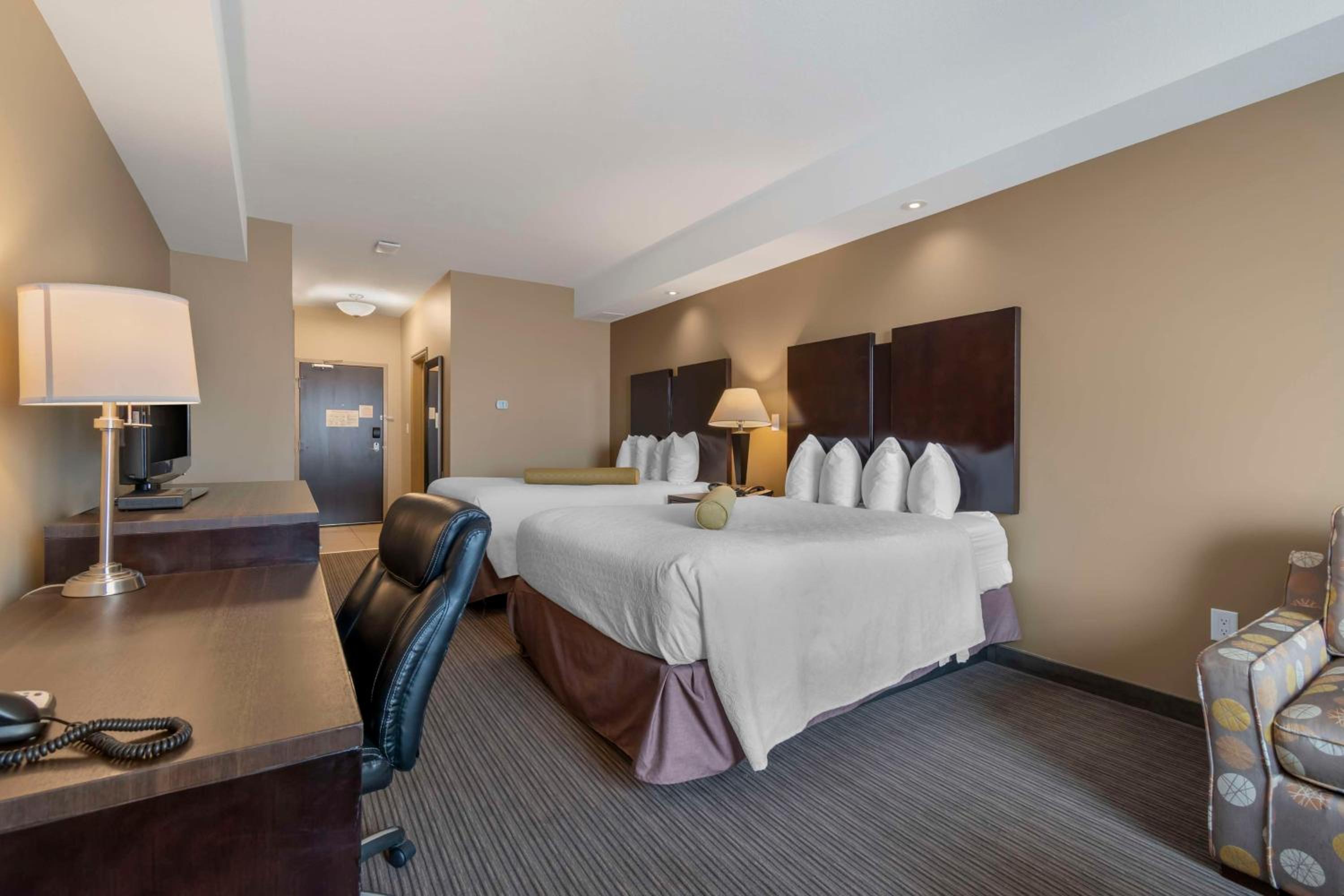 Queen Room with Two Queen Beds and Kitchenette