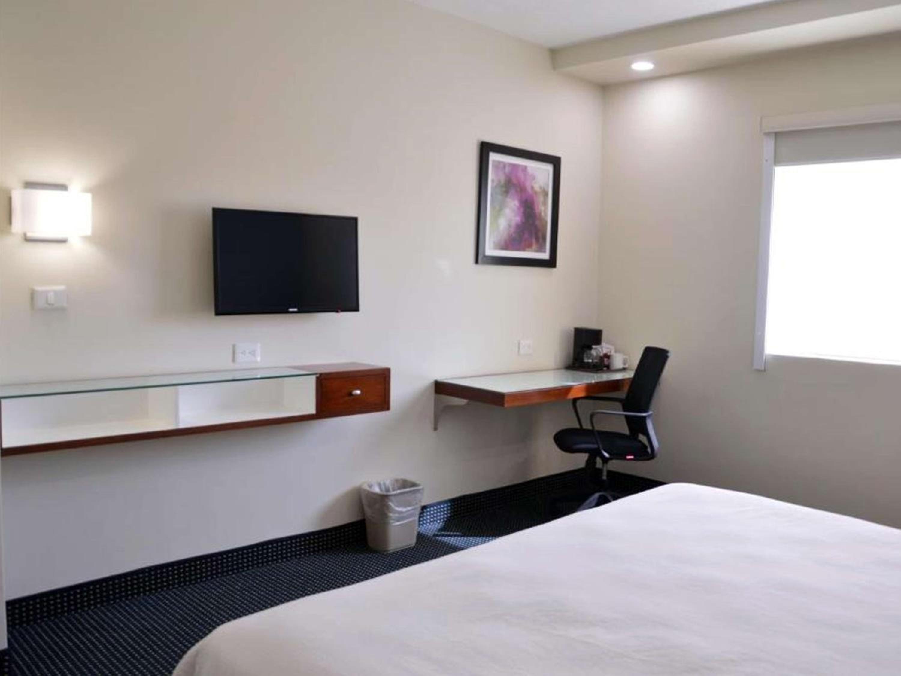 King Room - Non-Smoking - Photo 1