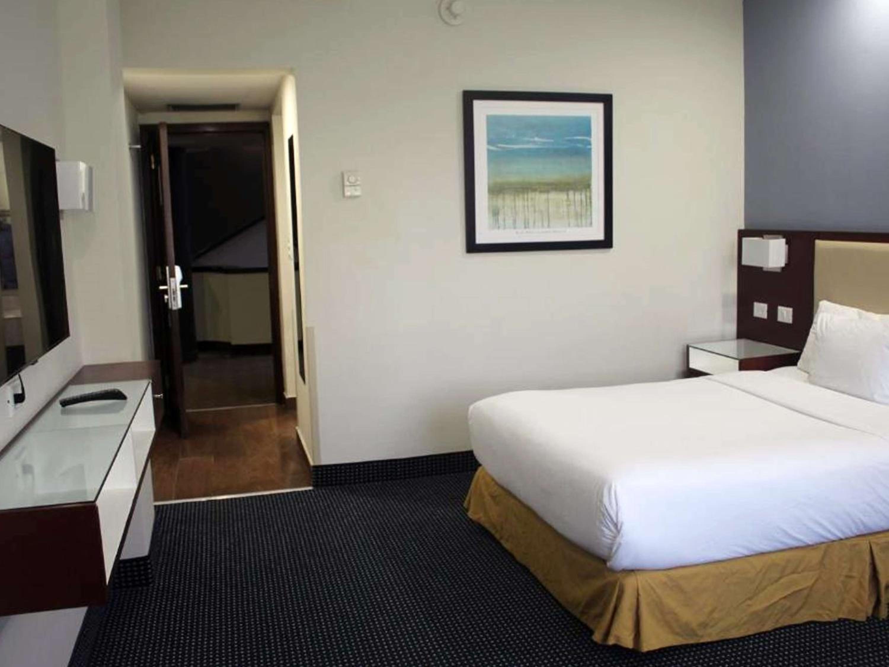 Double Room - Non-Smoking  - Photo 8