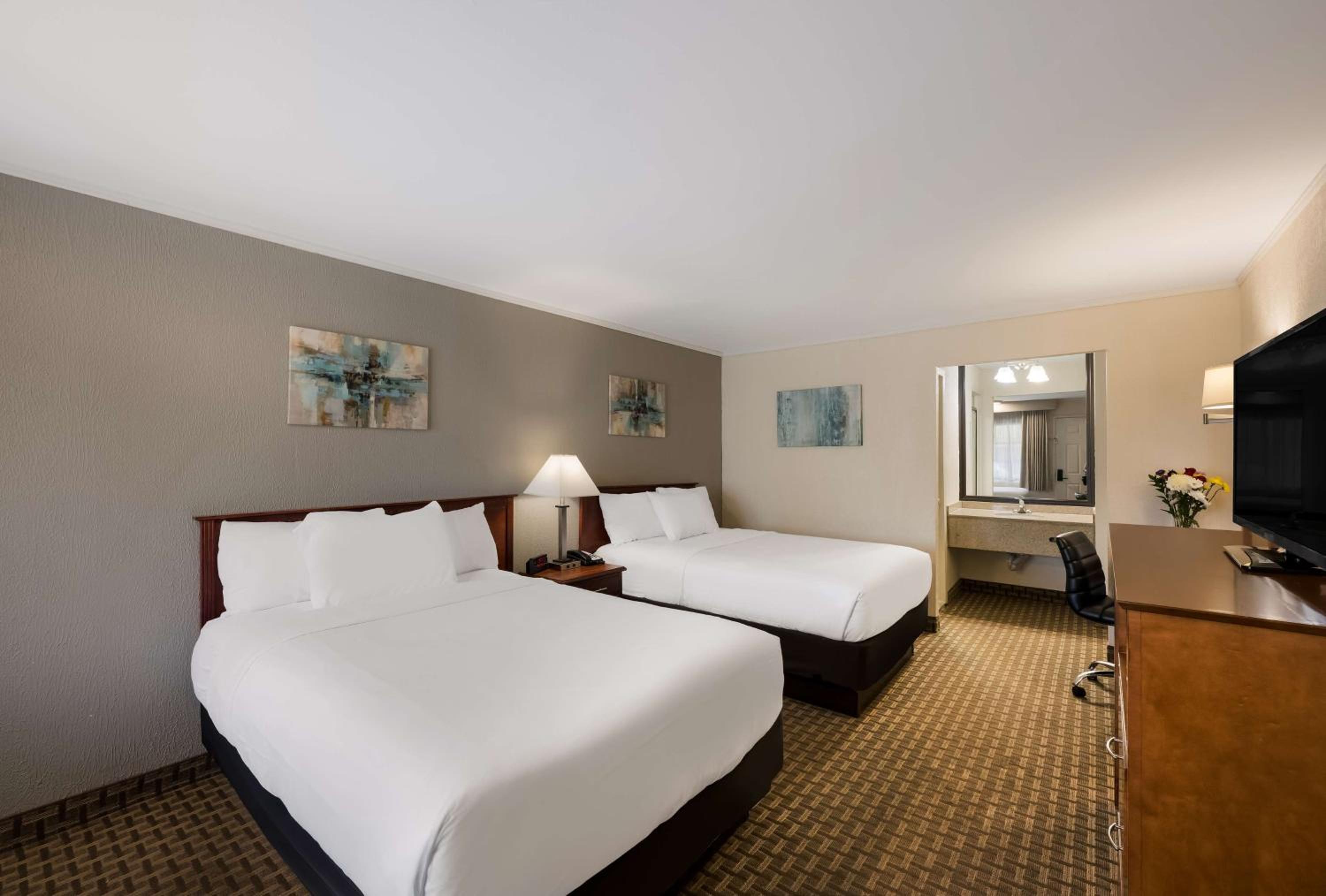 Double Room With Two Double Beds - Non-Smoking - Photo 4