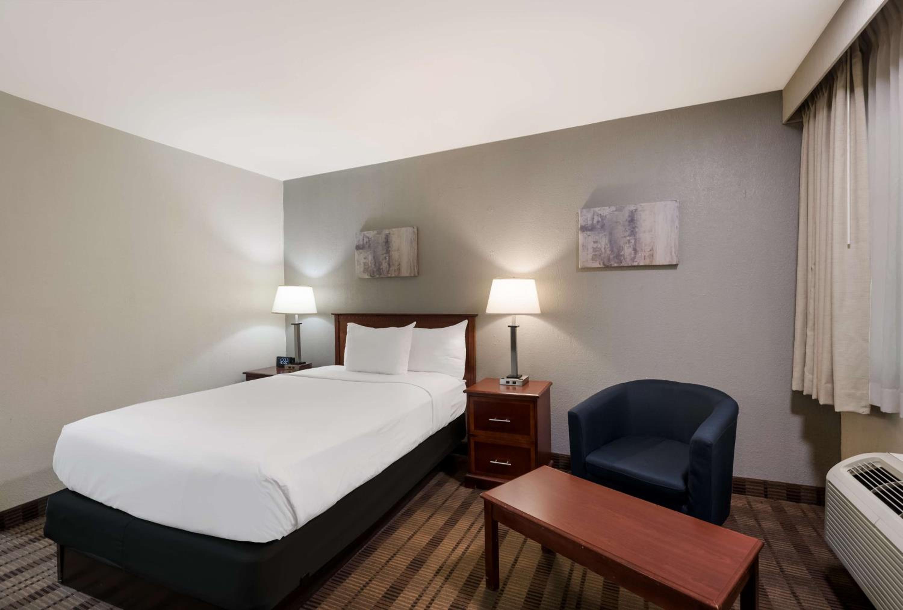 Double Room - Non-Smoking  - Photo 1
