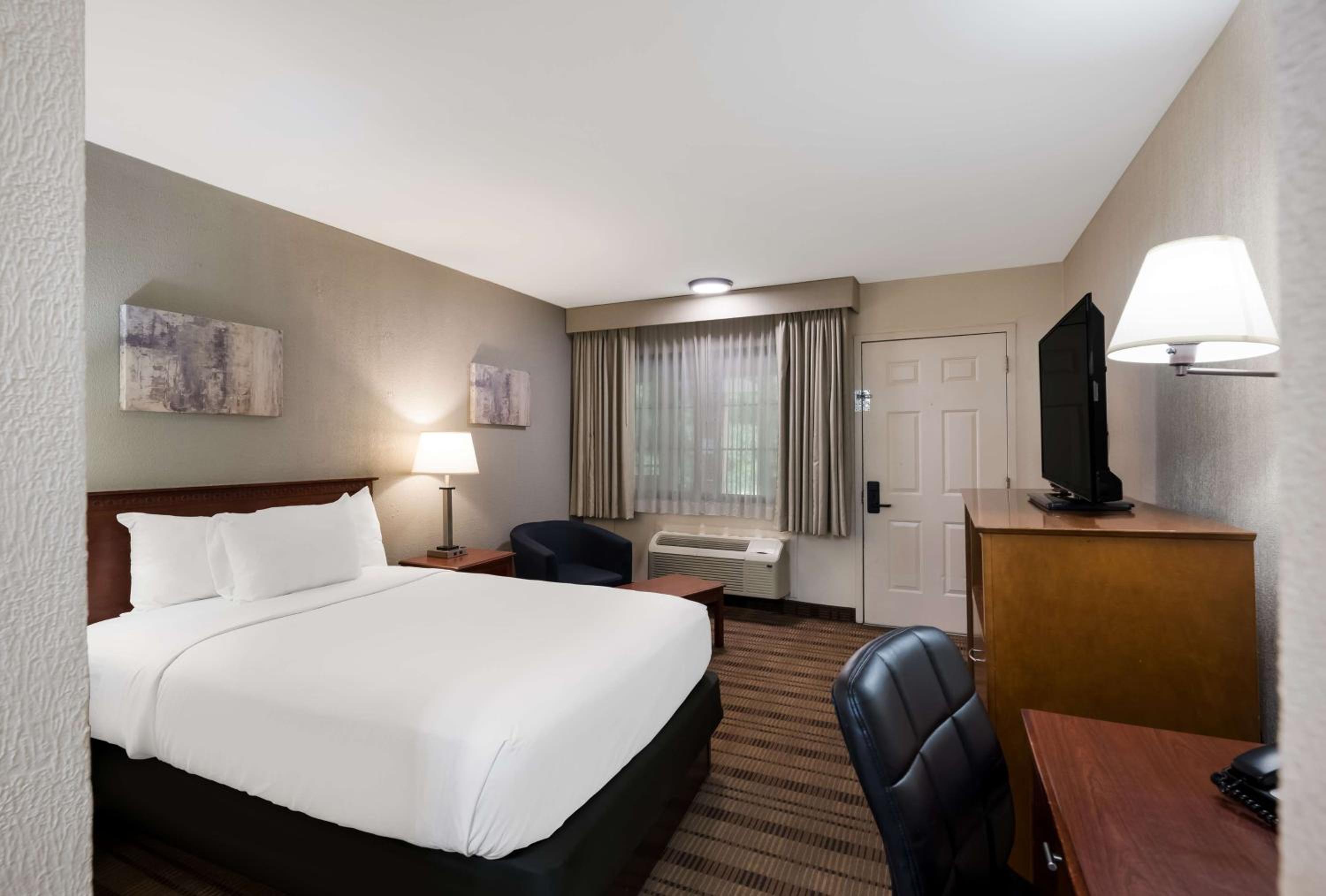 Double Room - Non-Smoking  - Photo 2