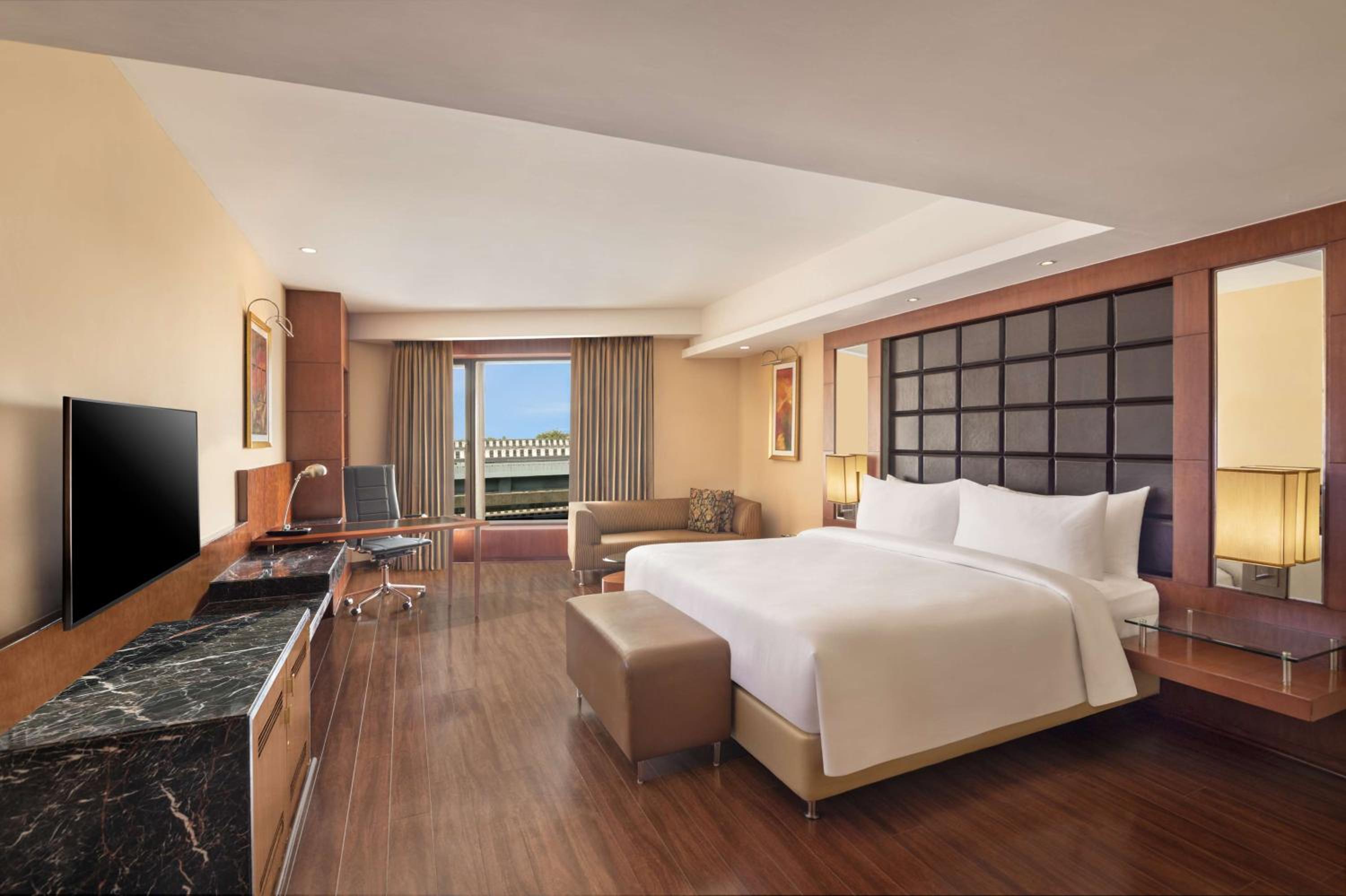 Junior Suite with Happy Hours 01:00 PM to 06:00 PM 1+1 ,Airport Transfers,Early Check In at 10 AM (Subject to availability), 20% Discount on Food & Beverage