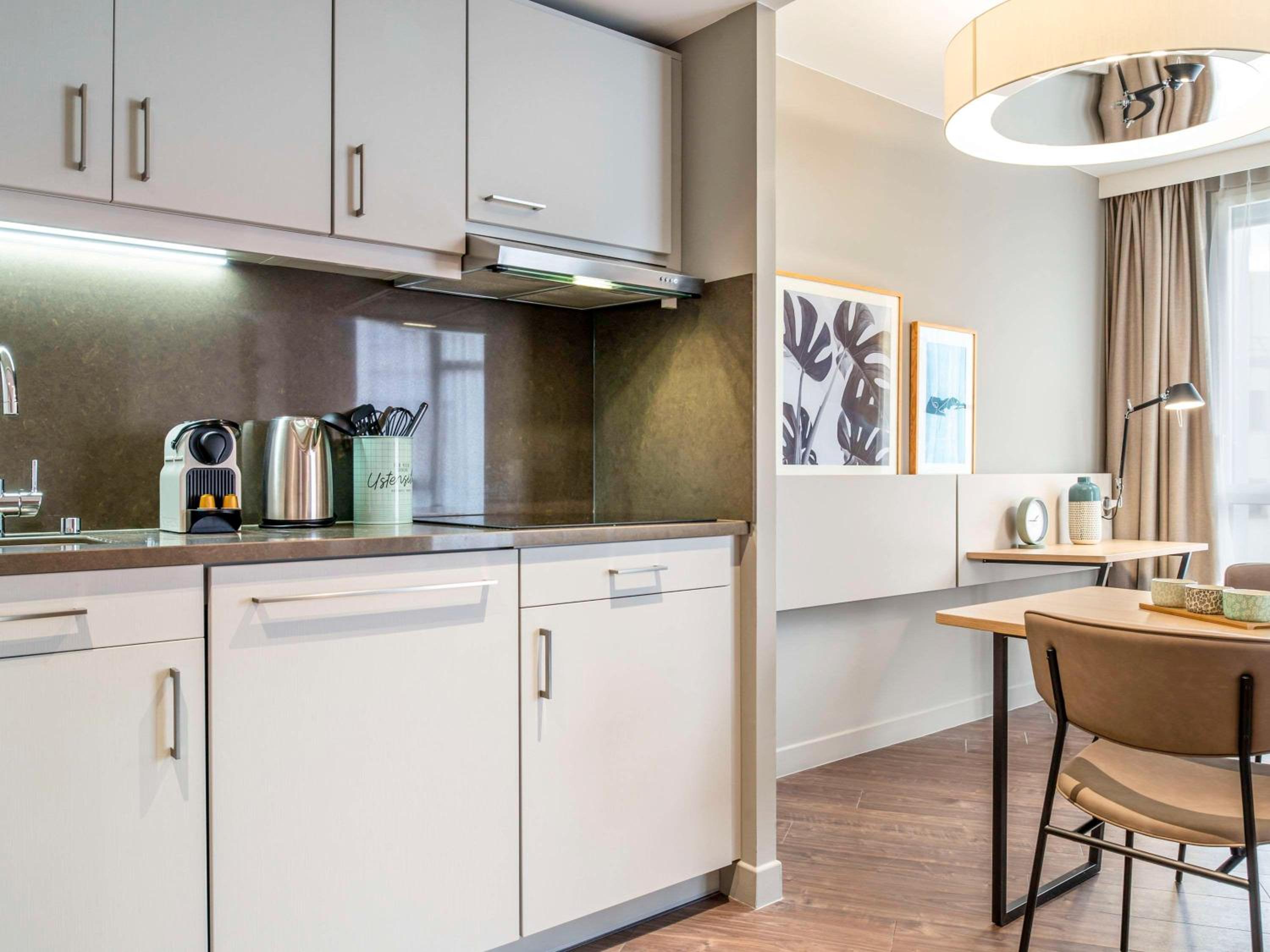 One Bedroom Apartment with Two Single Beds - Photo 4