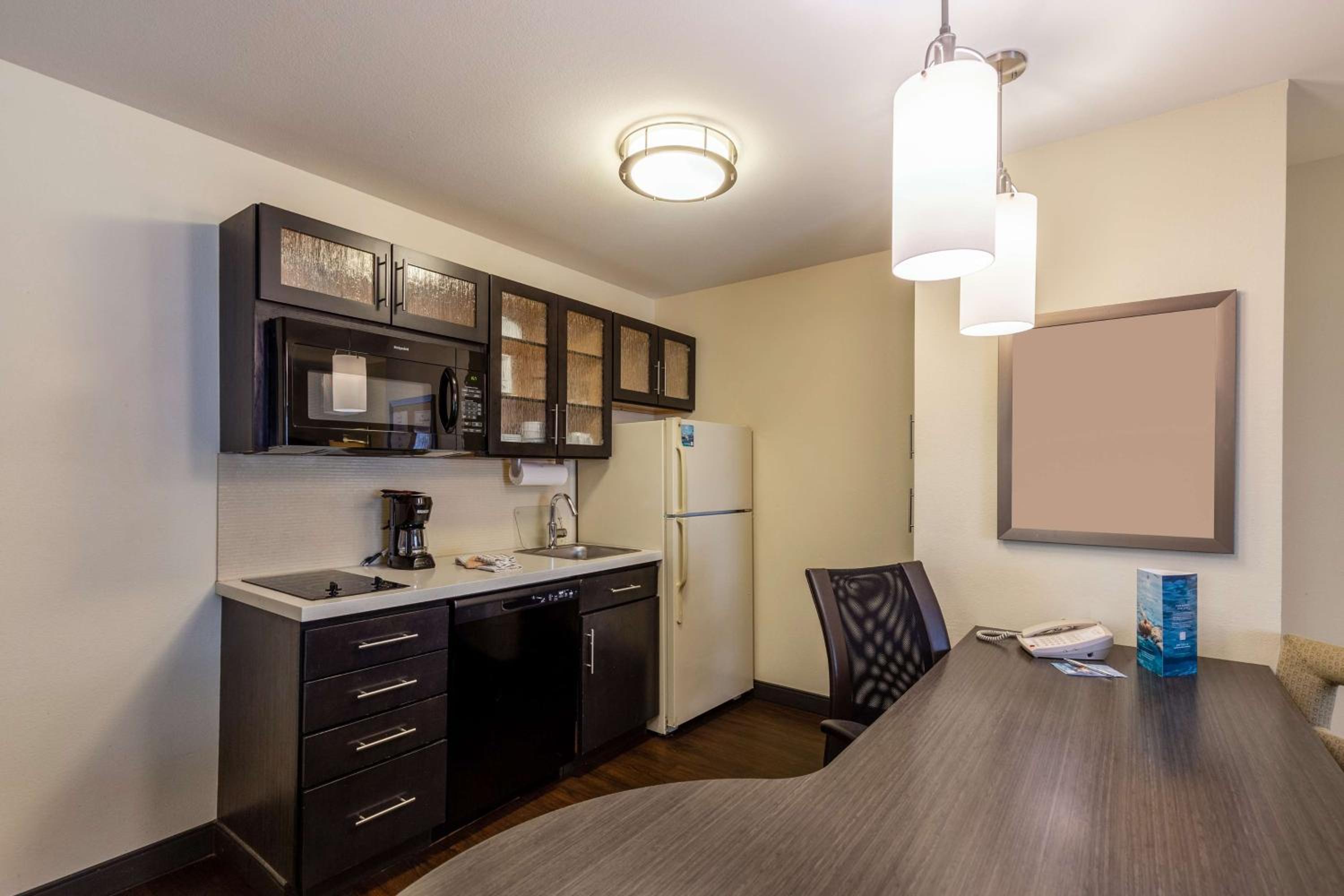 One-Bedroom Queen Suite - Photo 7