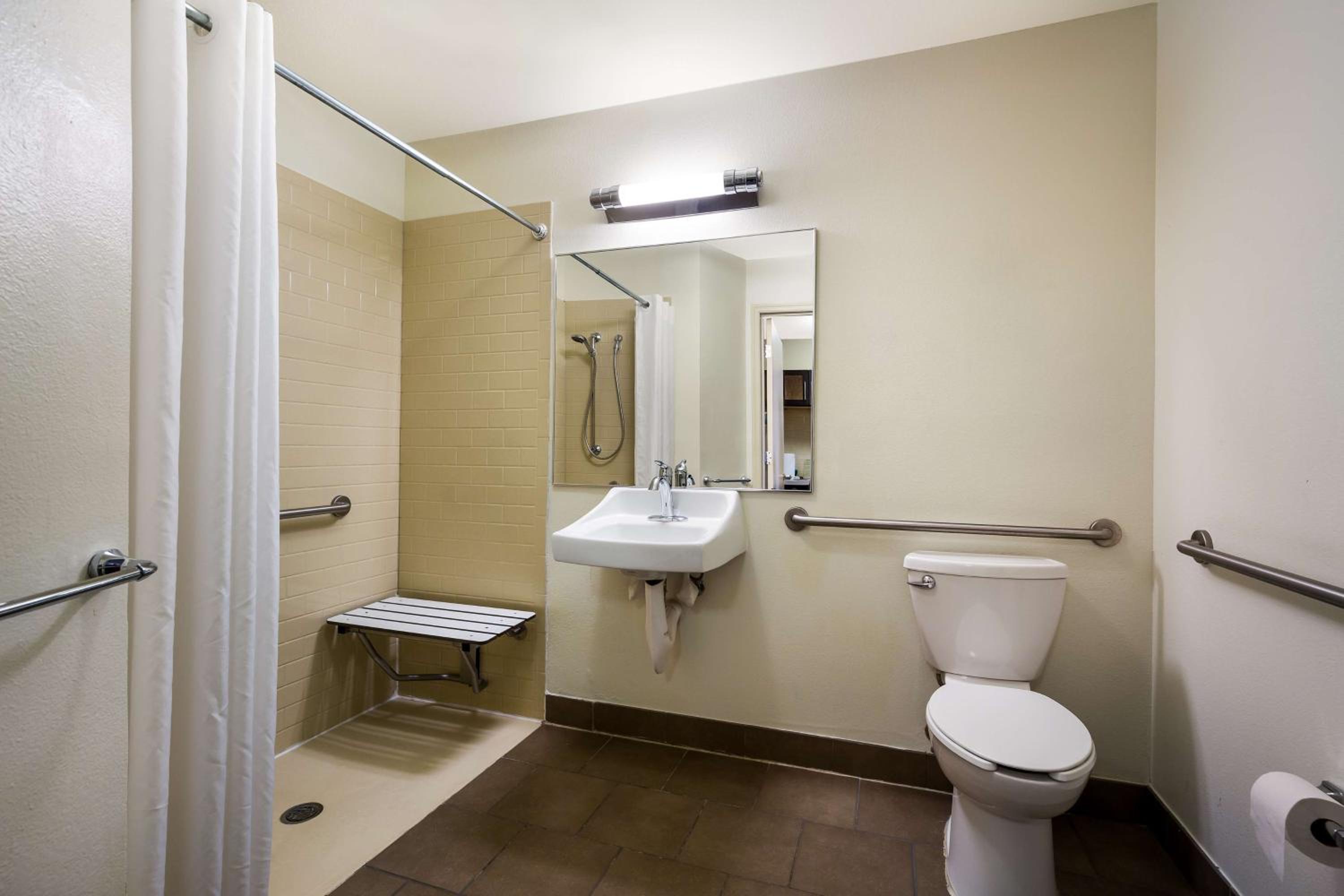 Queen Studio Suite with Roll-In Shower - Mobility Accessible - Photo 3