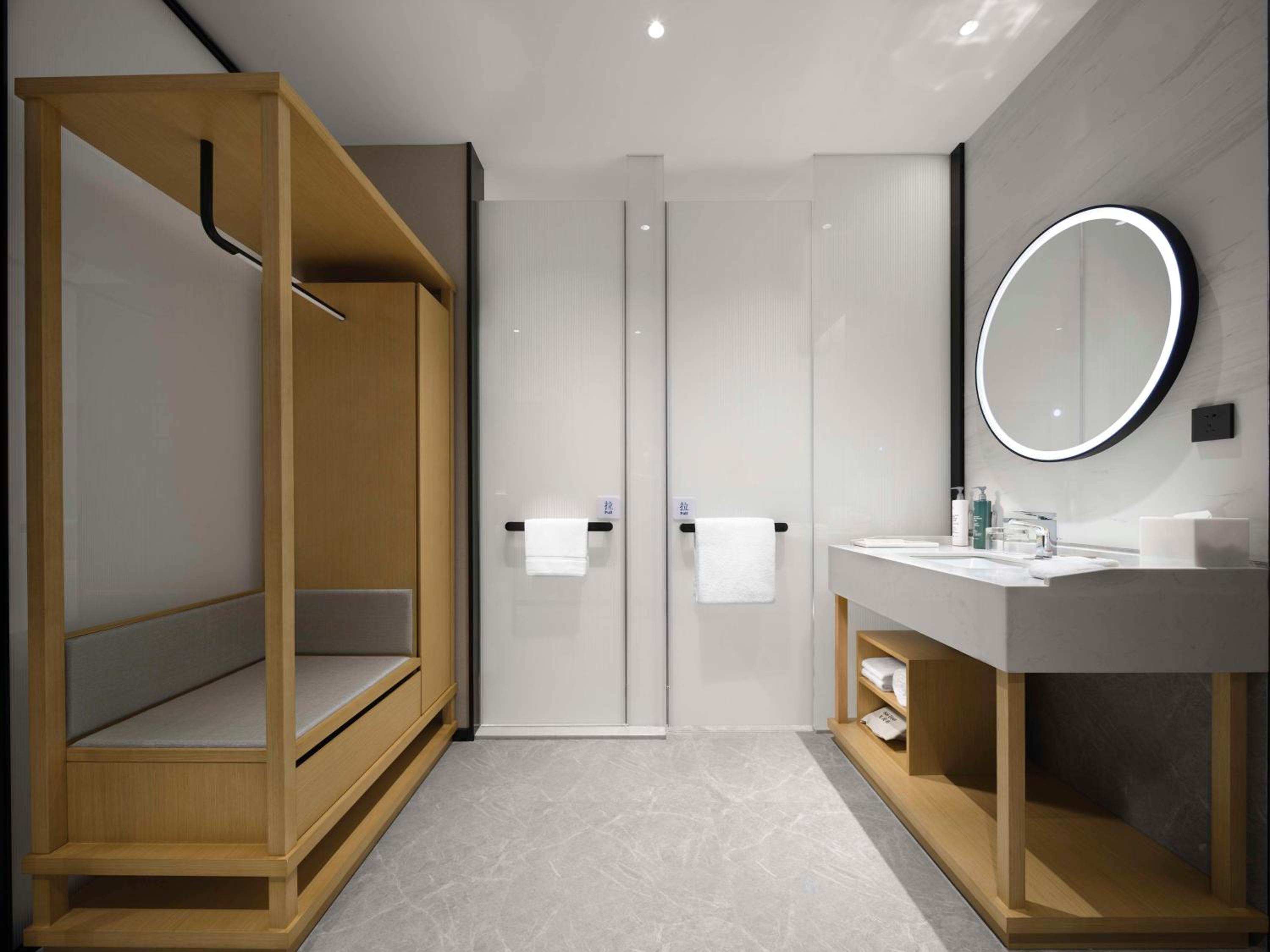 King Guest Room - Photo 3