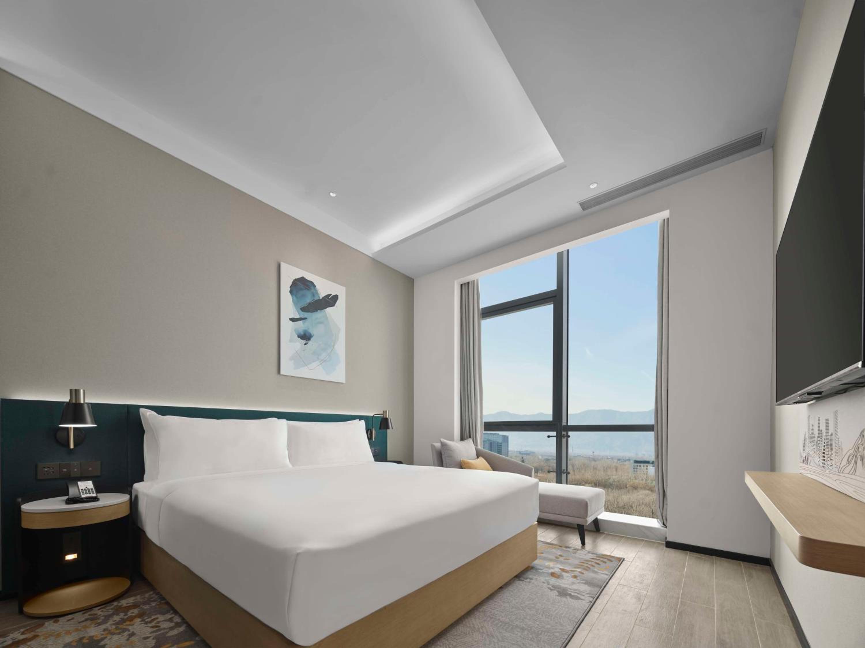 Deluxe King Room - Photo 2
