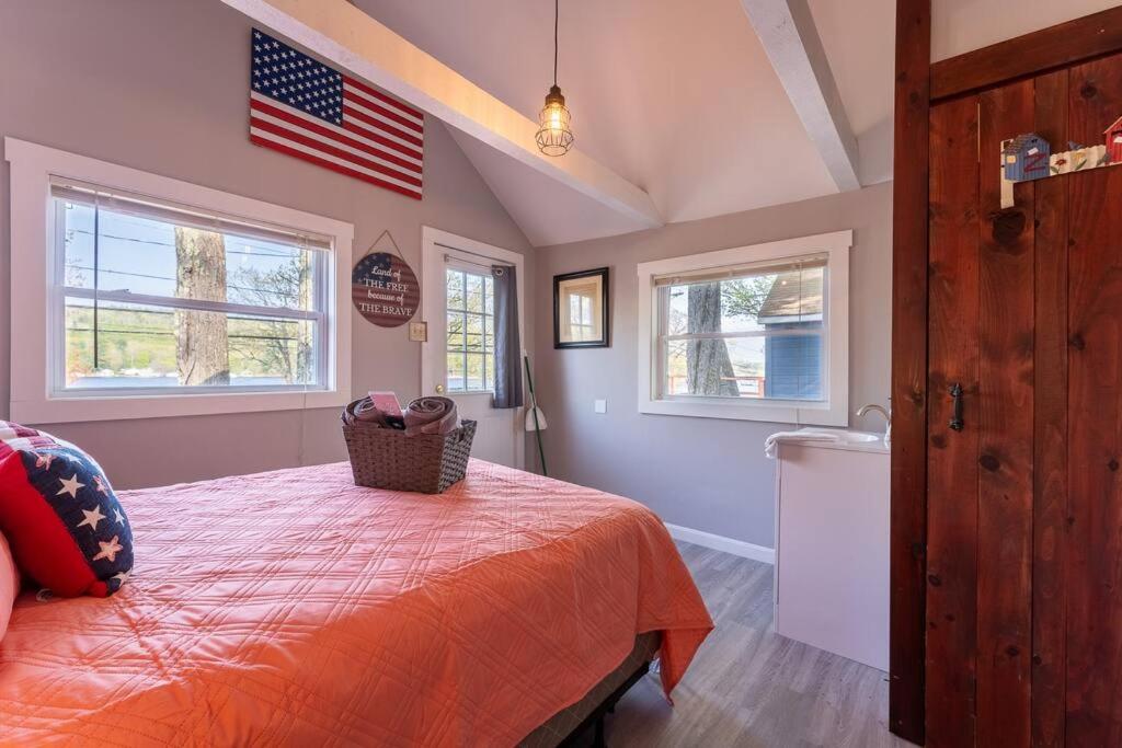 One-Bedroom House photo 1