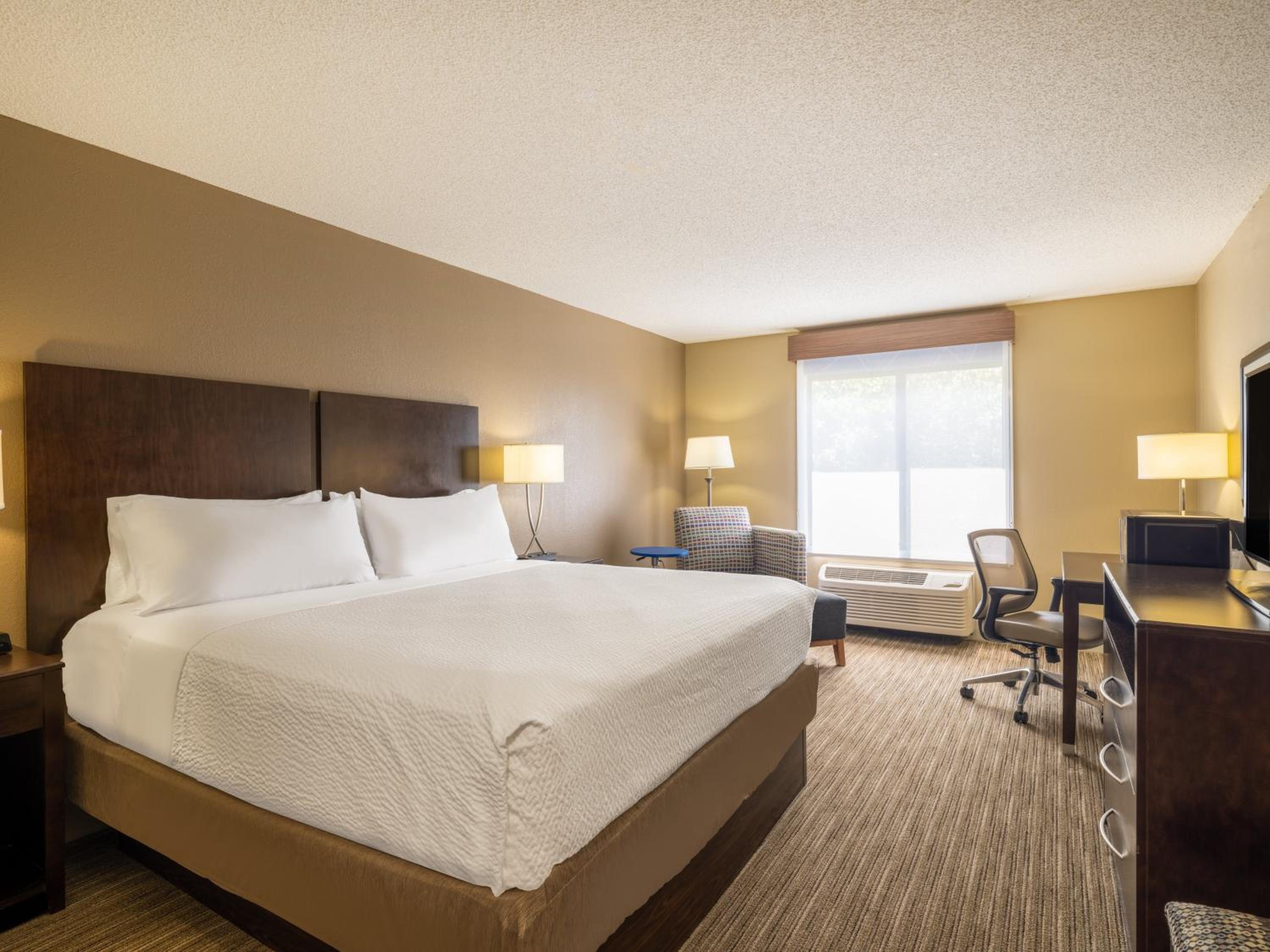 Standard King Room photo 1