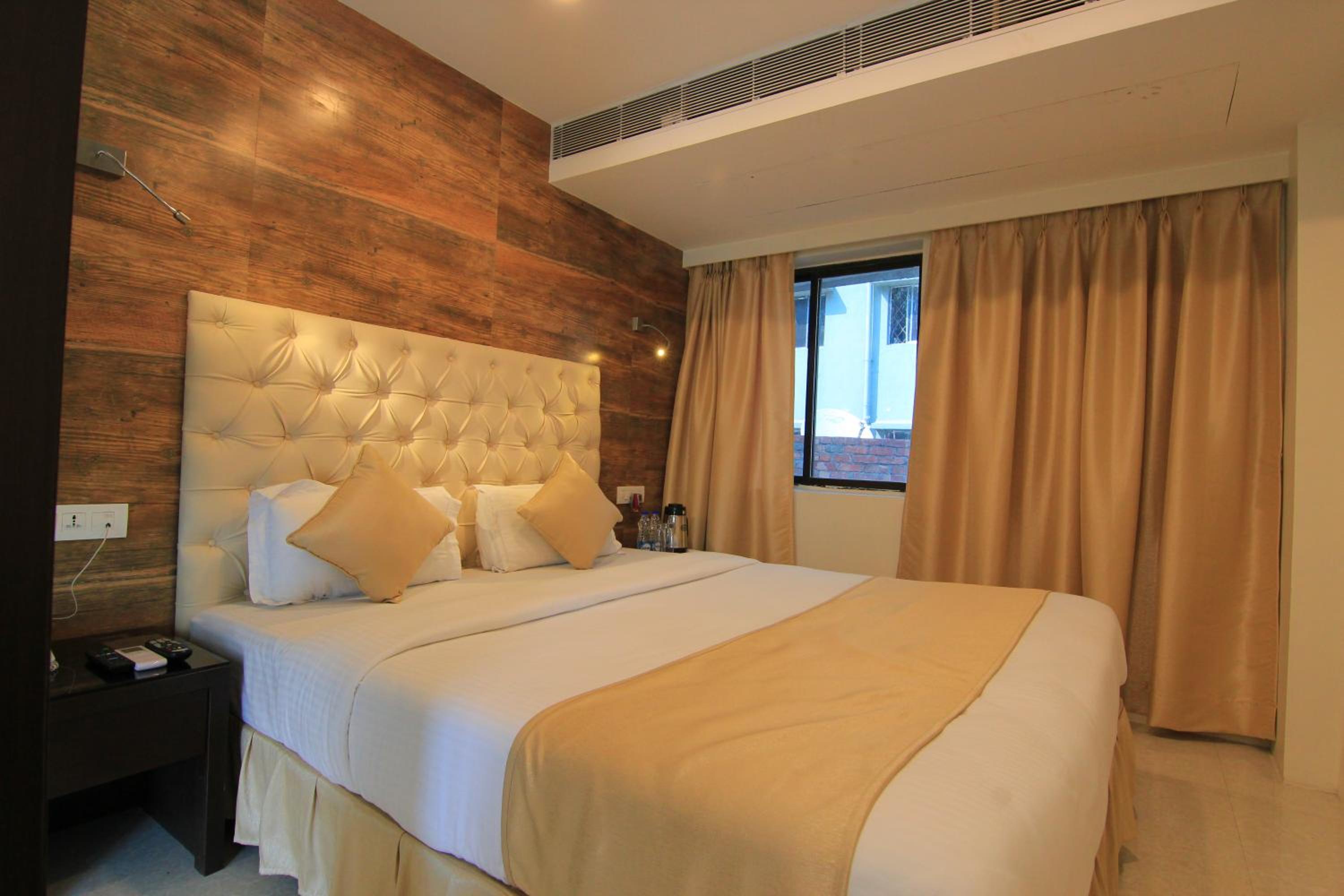 PREMIUM SUITE ROOM