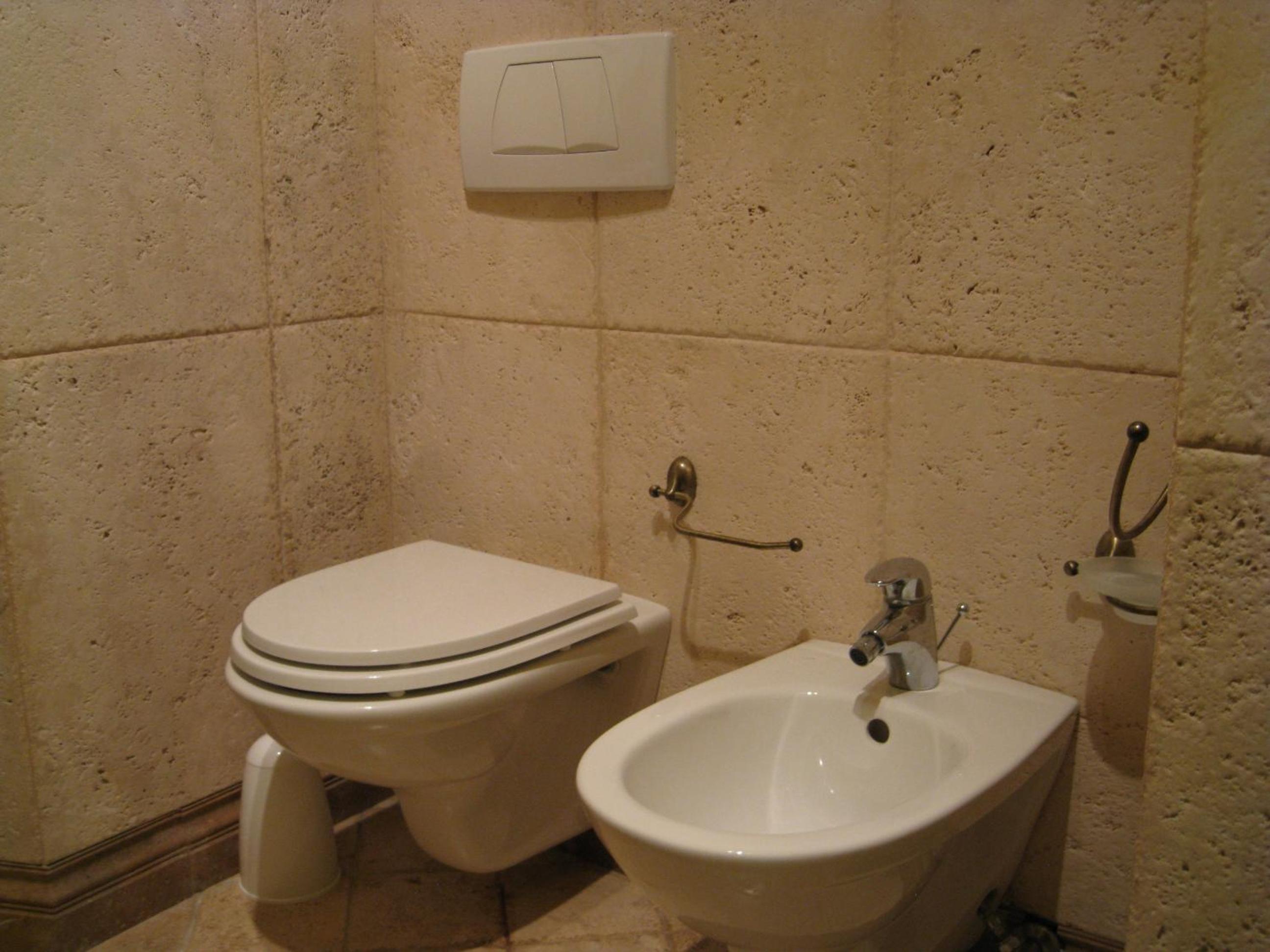 Apartment with Terrace - Photo 8