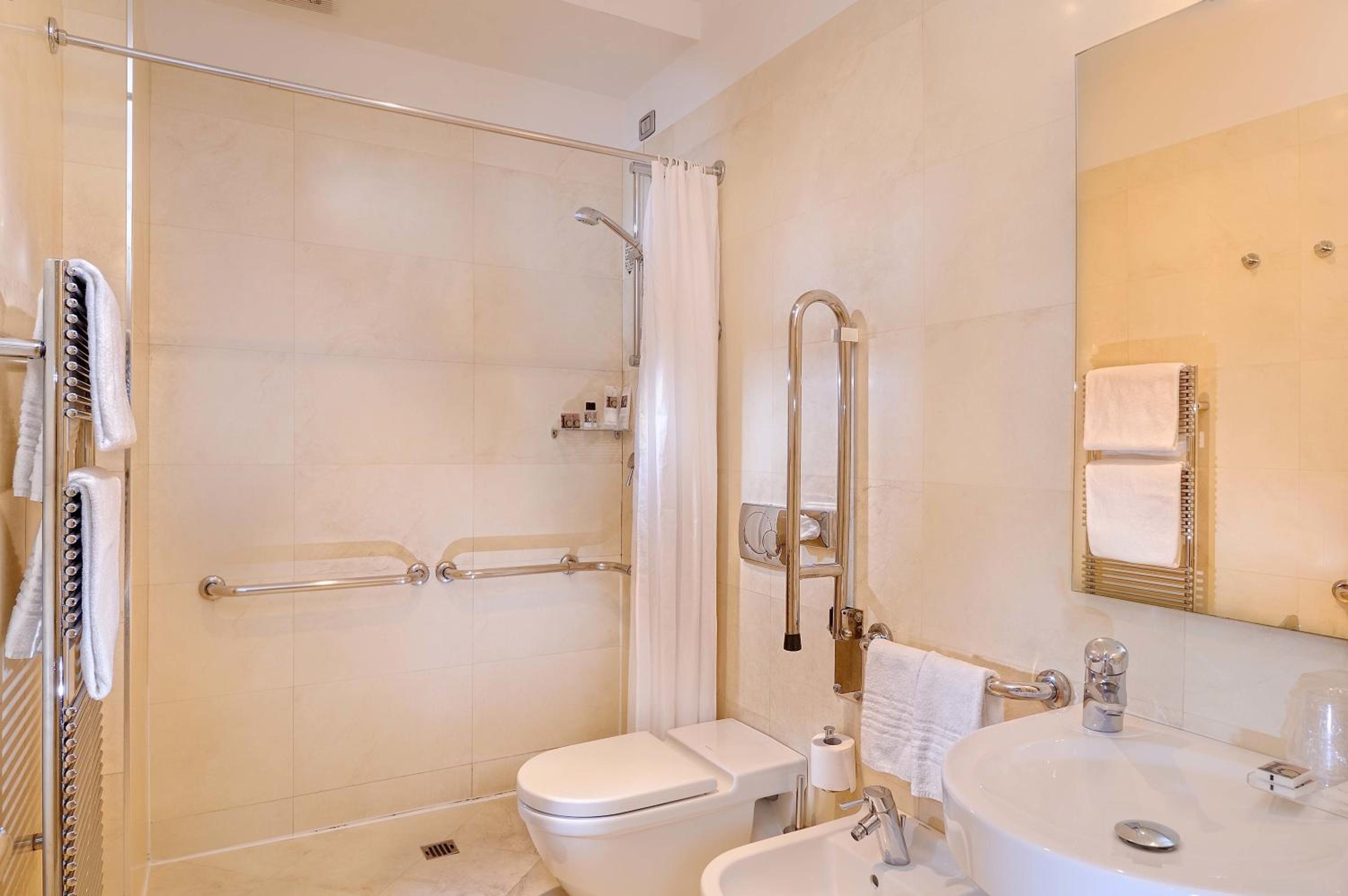 Classic Double Room thumbnail 6
