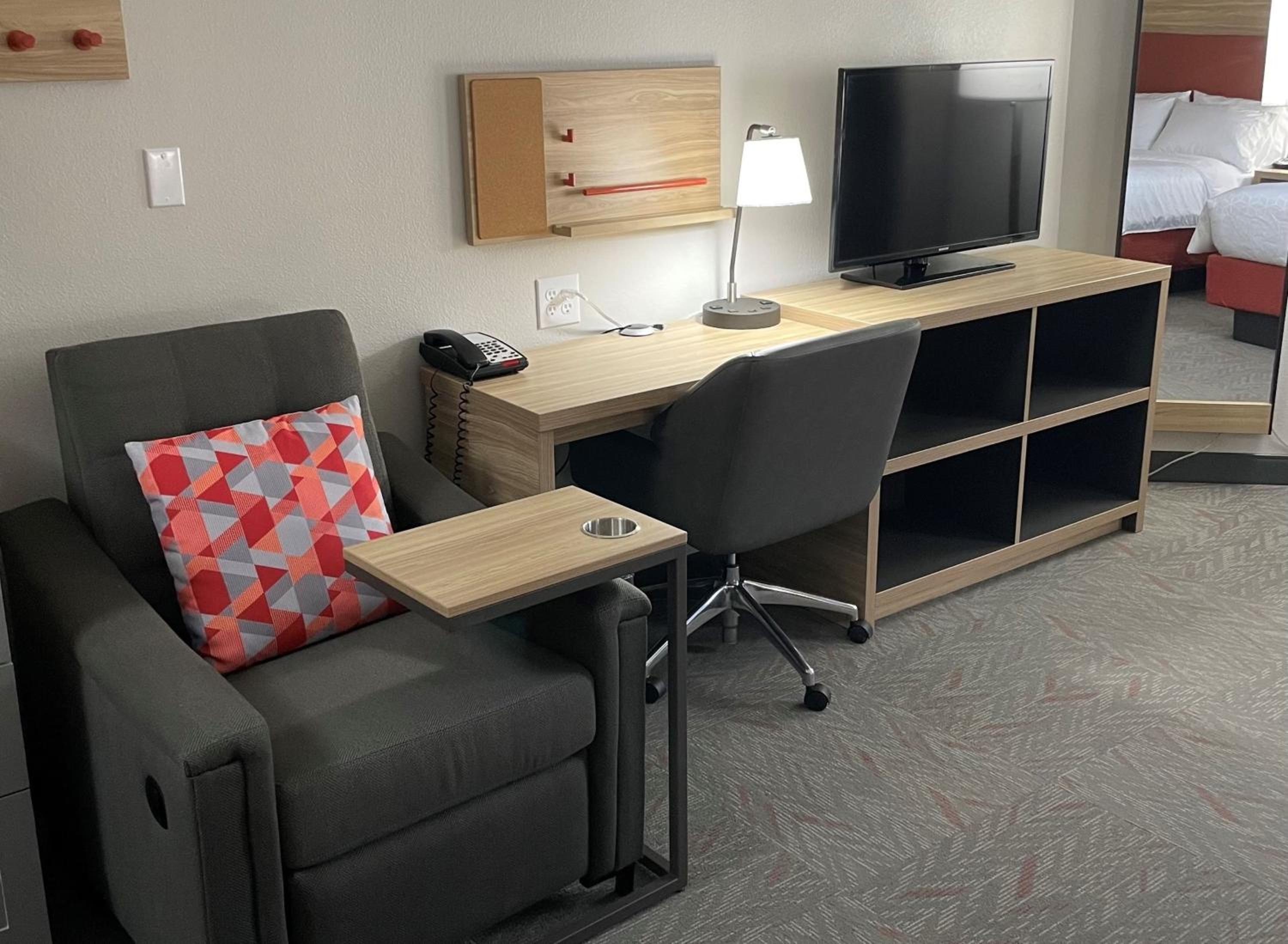 Studio Suite - Photo 1
