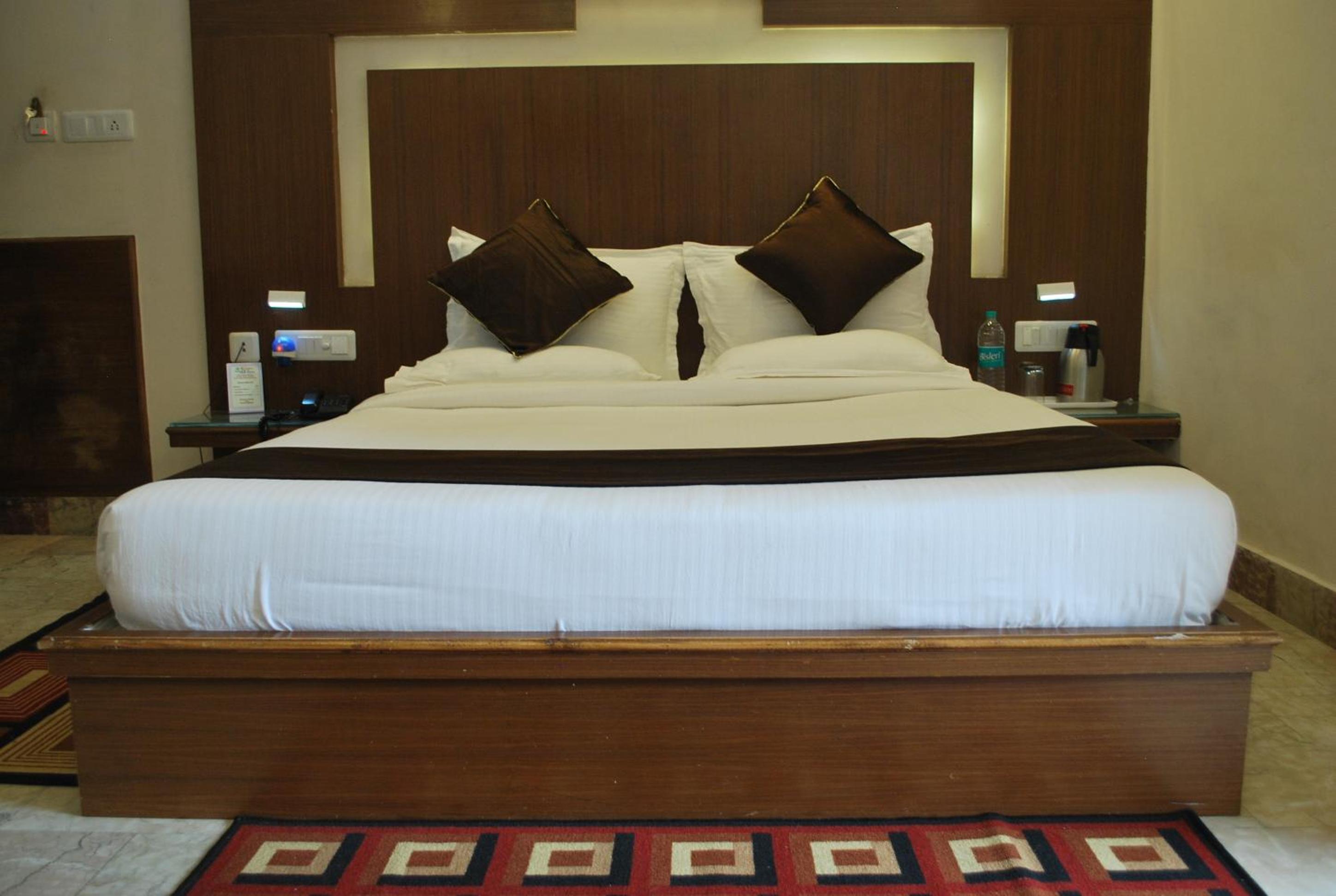 Basic Double Room photo 2