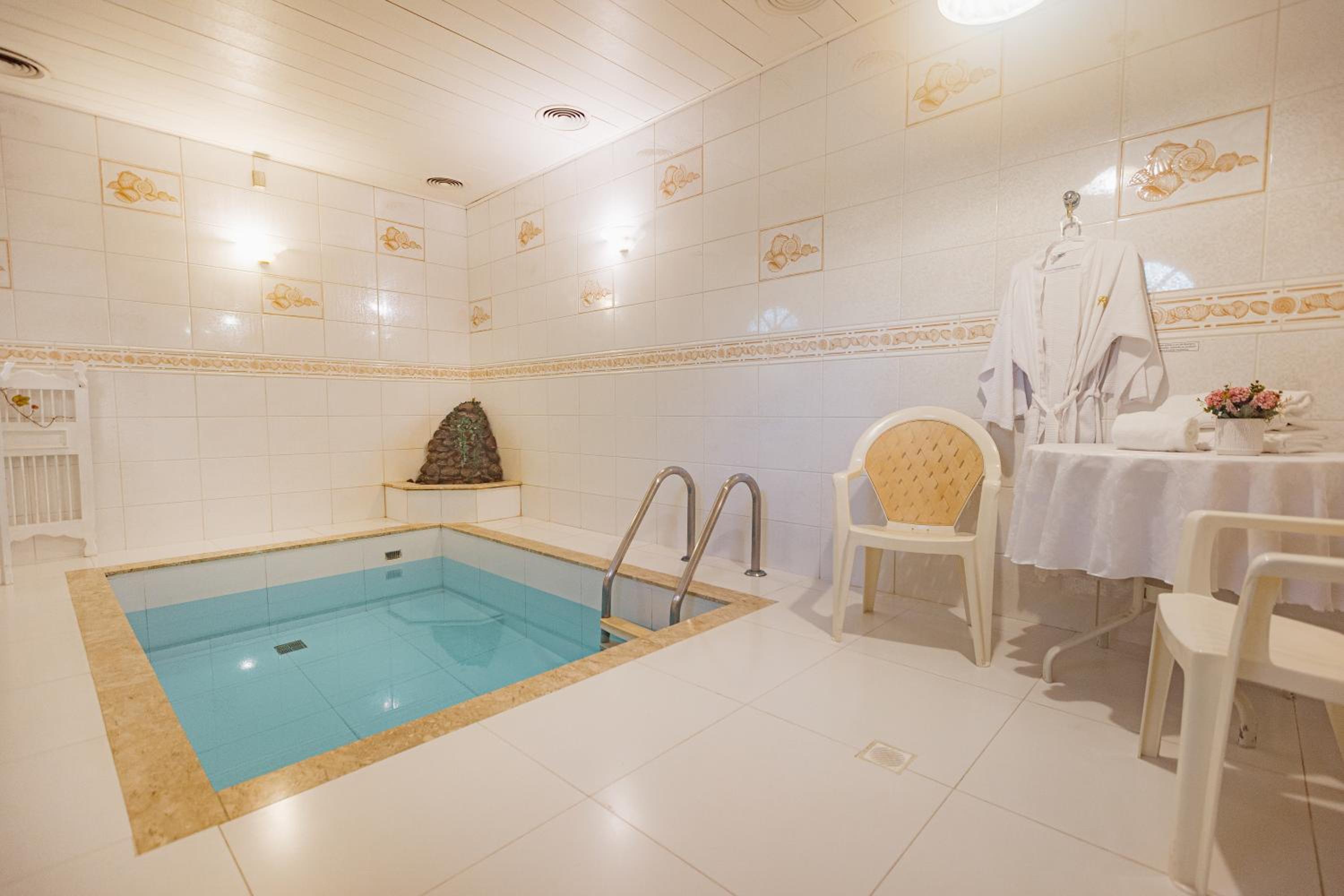 Chalet with Private Pool thumbnail 6