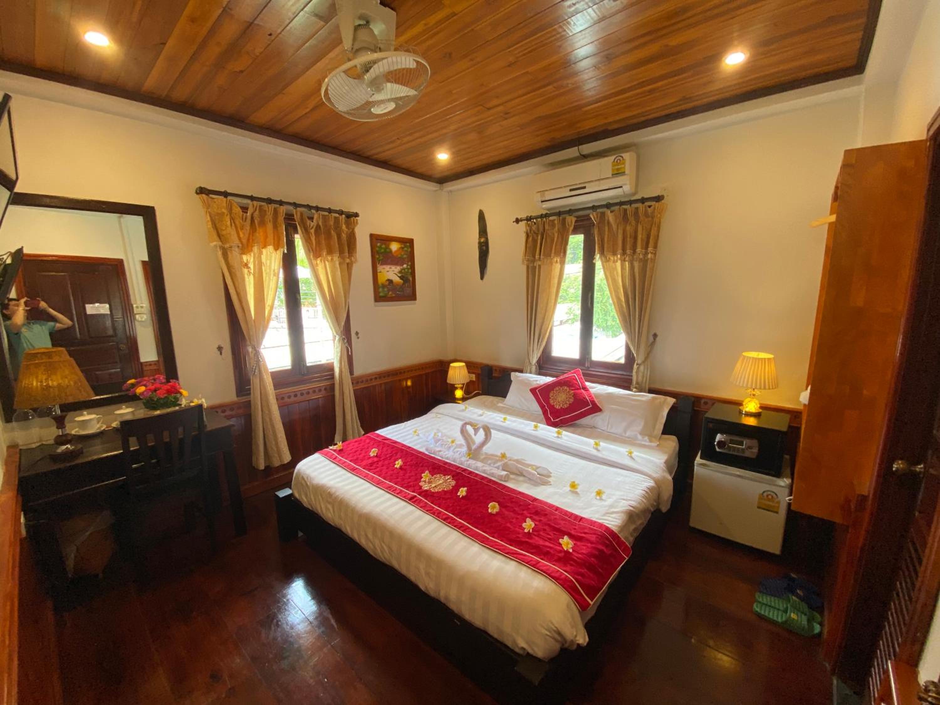 Deluxe Double Room - Photo 23