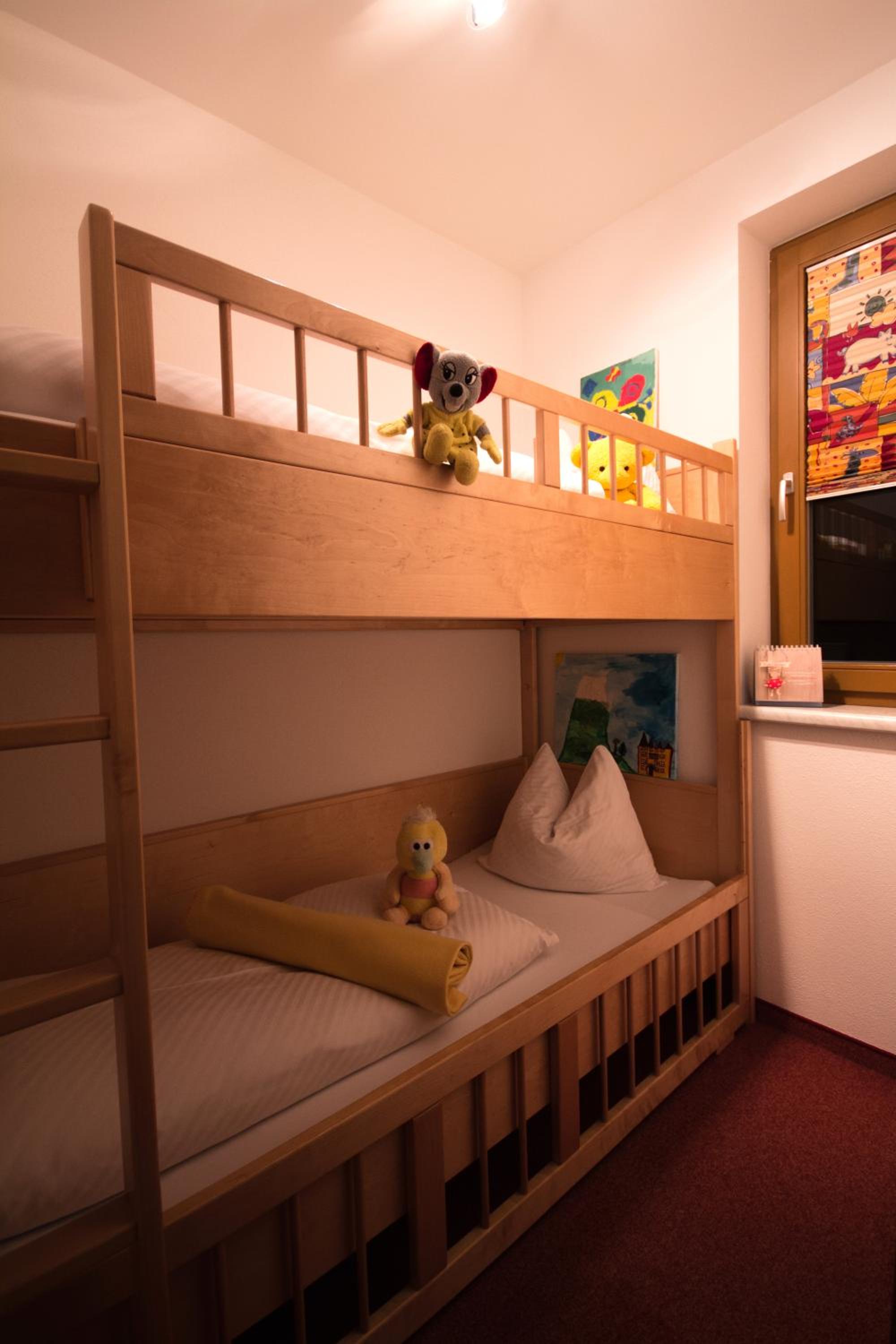 Family Room (2 Adults + 2 Children) - Photo 5