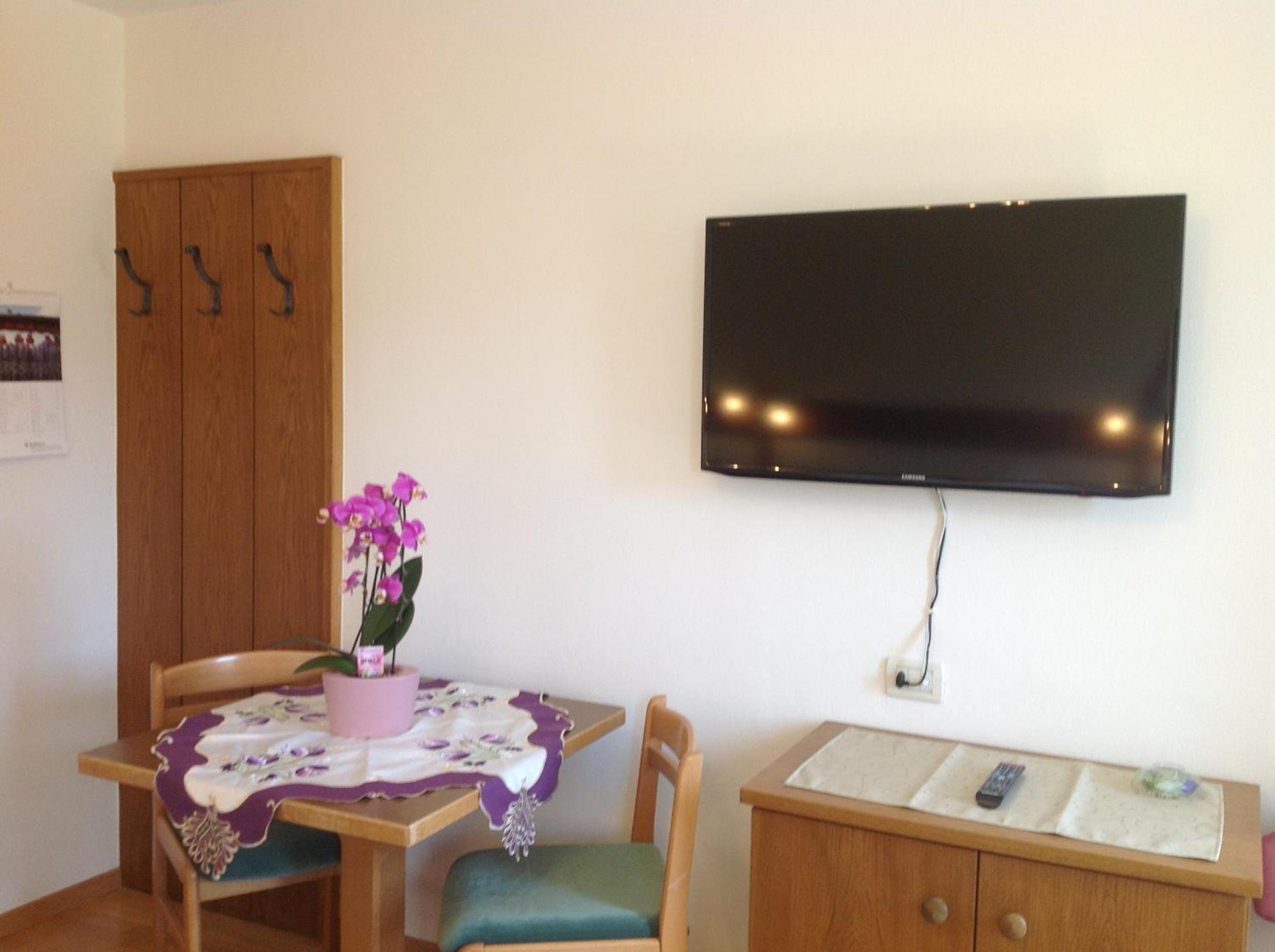 Economy Family Room With Balcony photo 3
