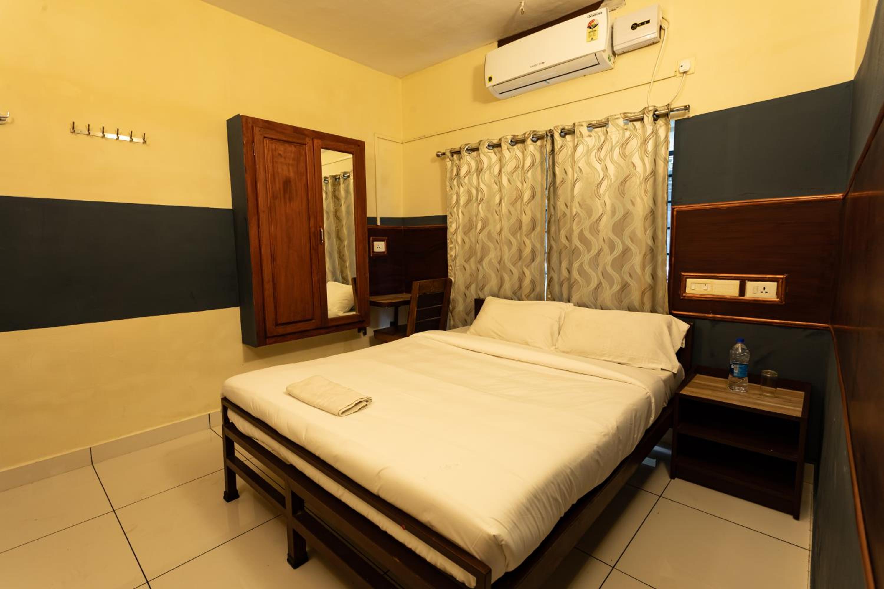 Small Double Room - Photo 1
